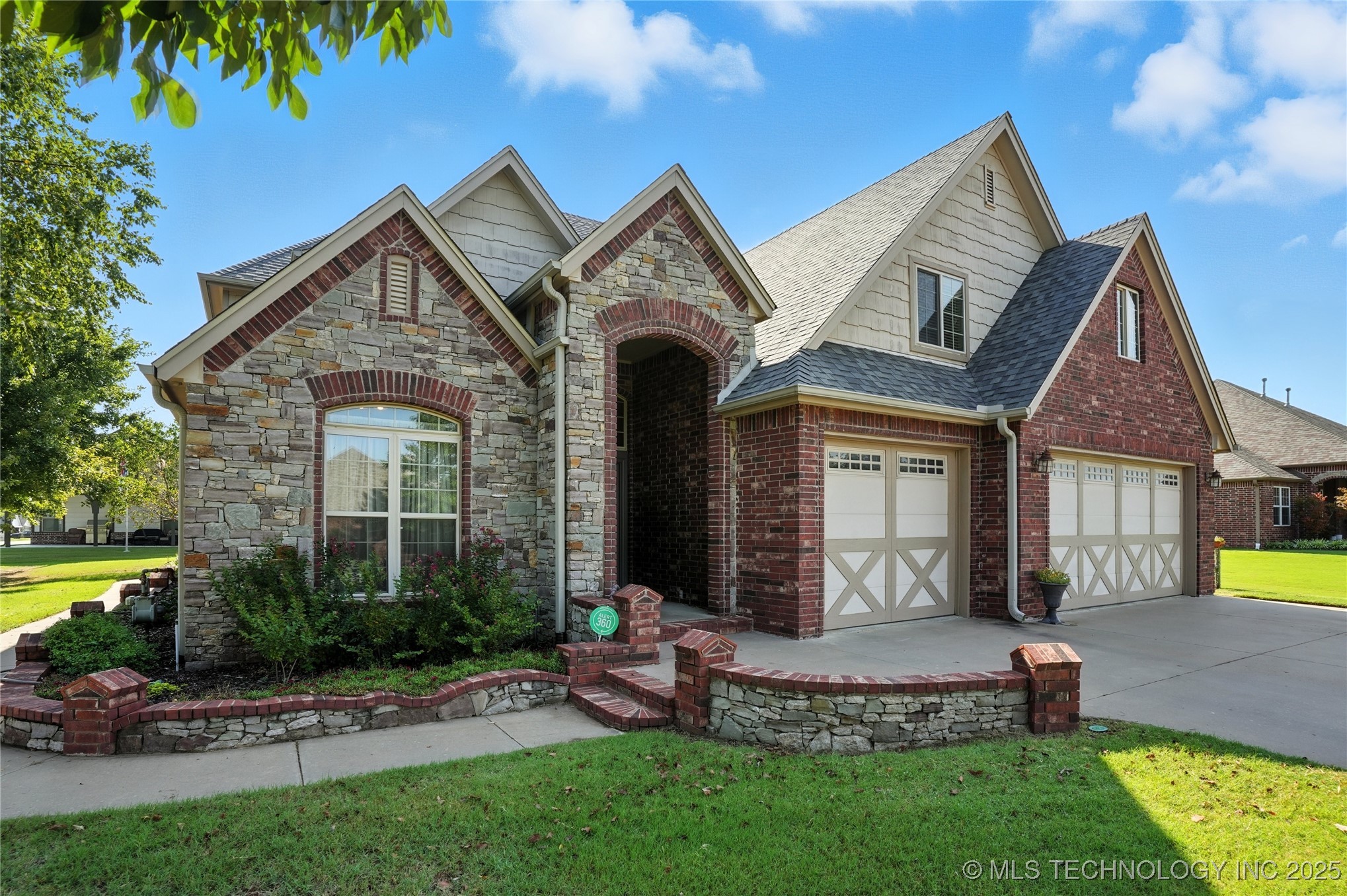 401 S Tallchief Avenue Property Photo 4