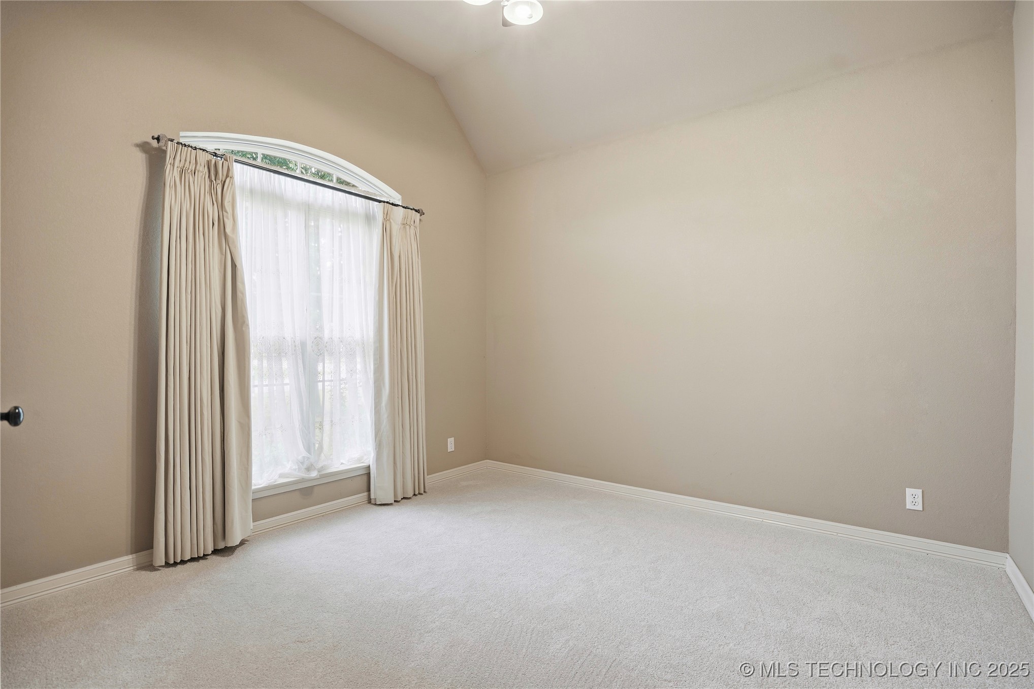 401 S Tallchief Avenue Property Photo 8