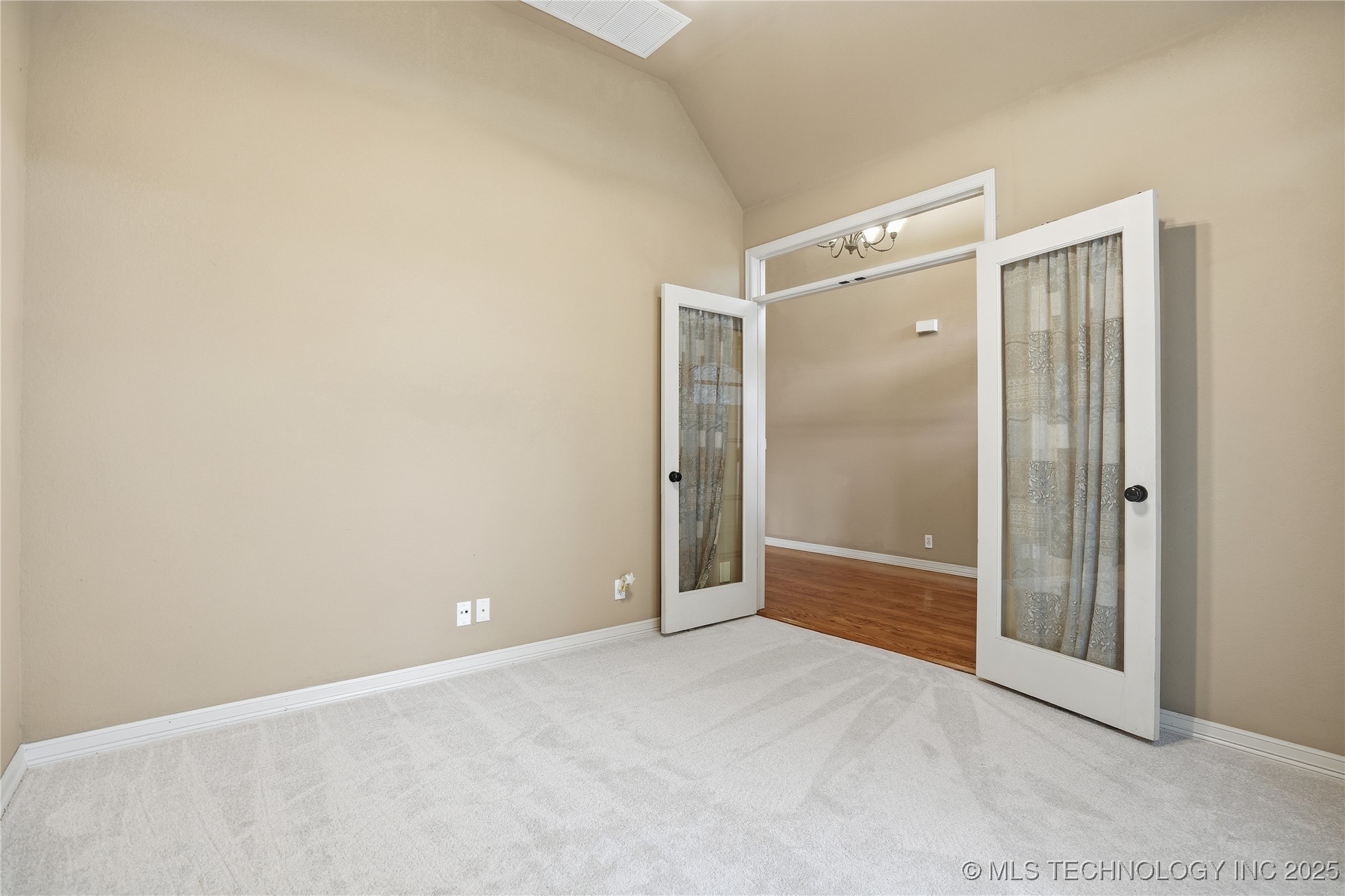 401 S Tallchief Avenue Property Photo 9