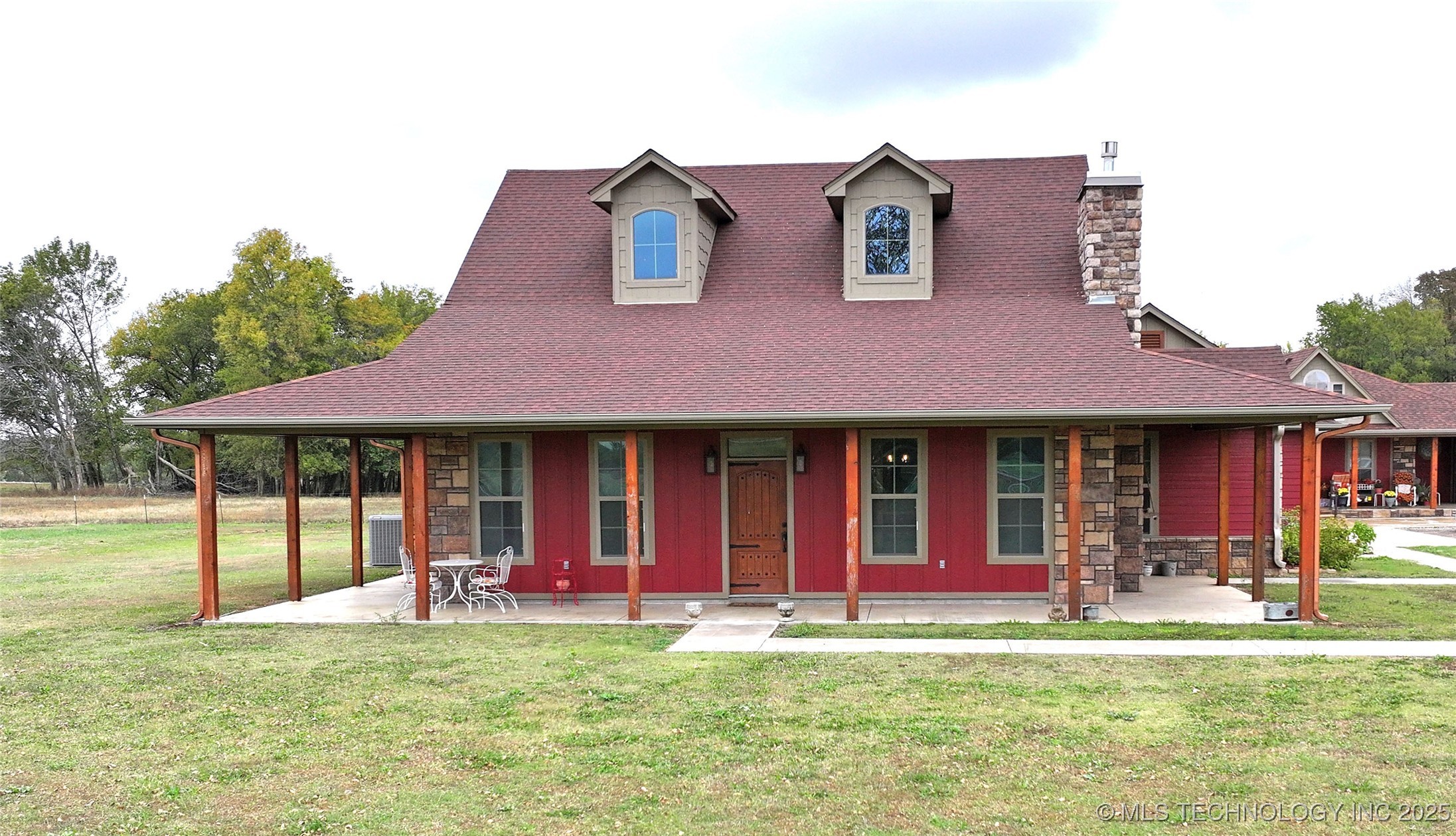 467281 Hwy 100 Property Photo 1