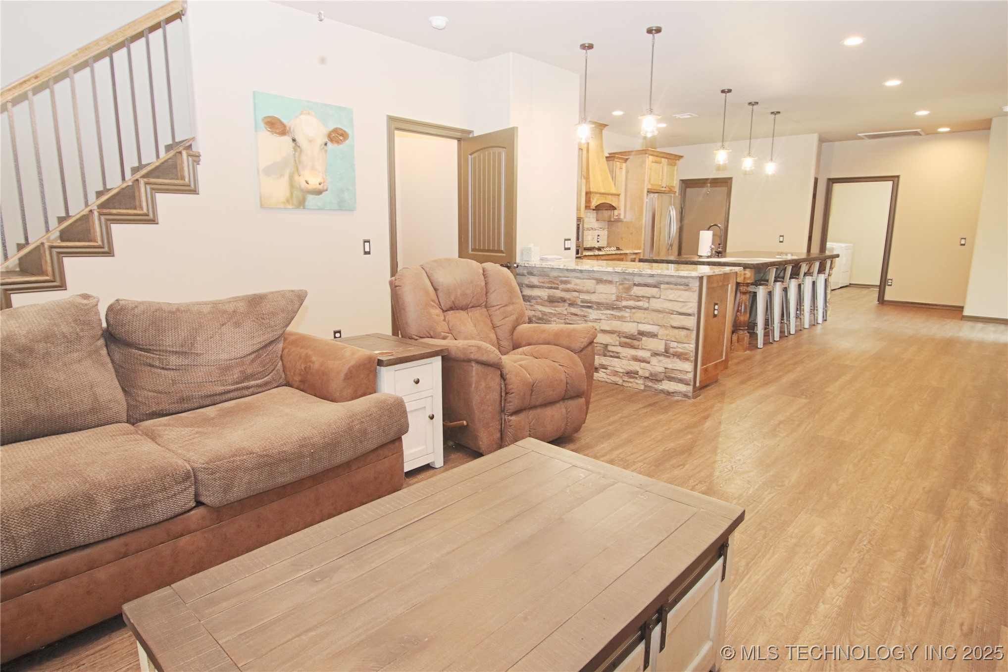 467281 Hwy 100 Property Photo 7