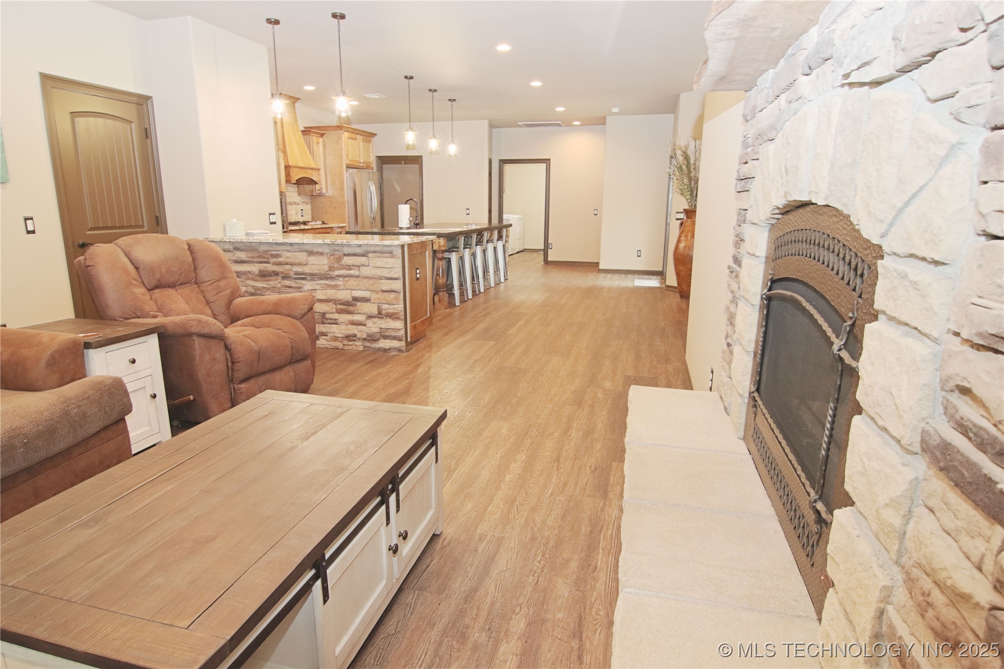 467281 Hwy 100 Property Photo 8