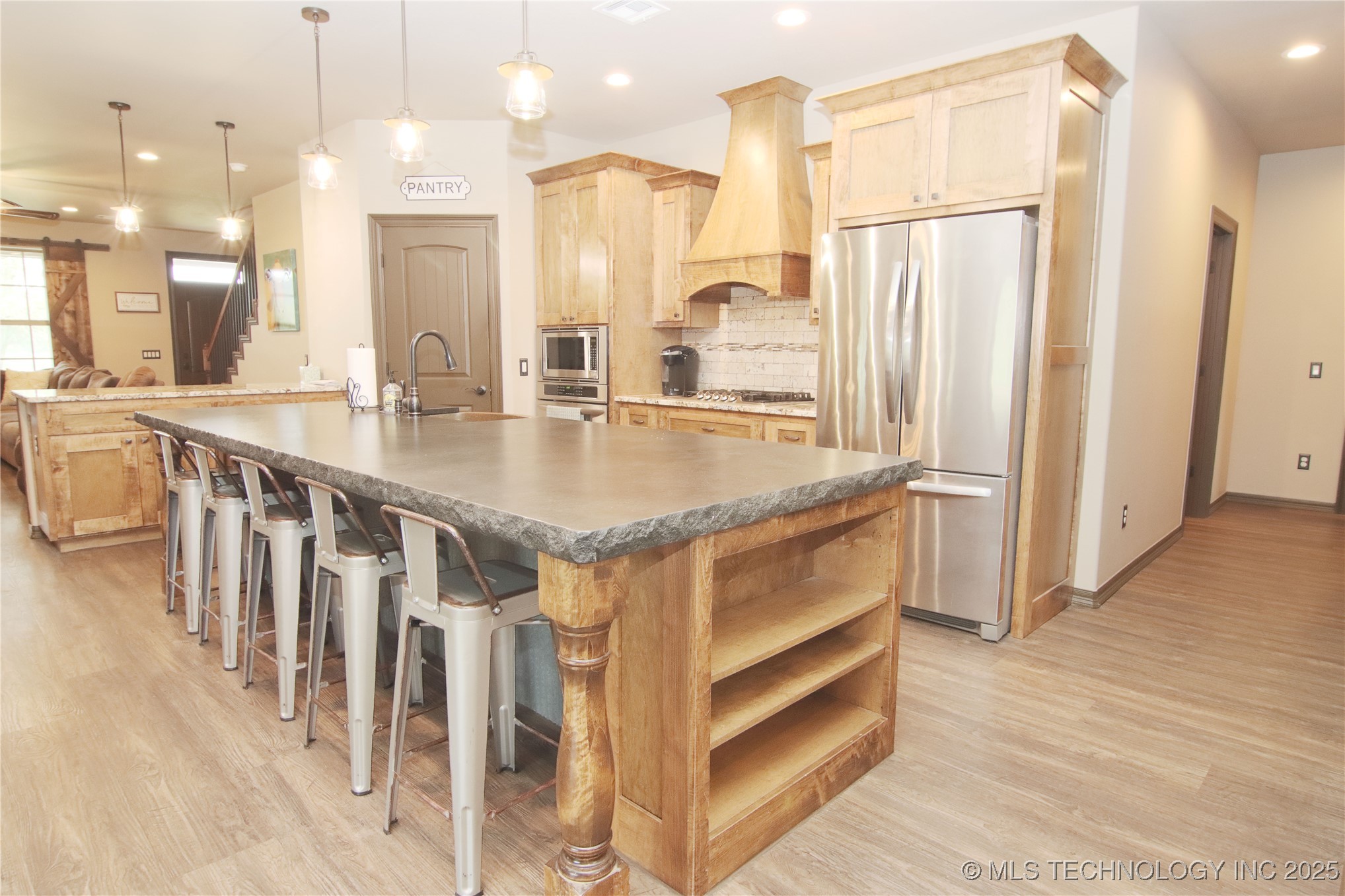 467281 Hwy 100 Property Photo 11