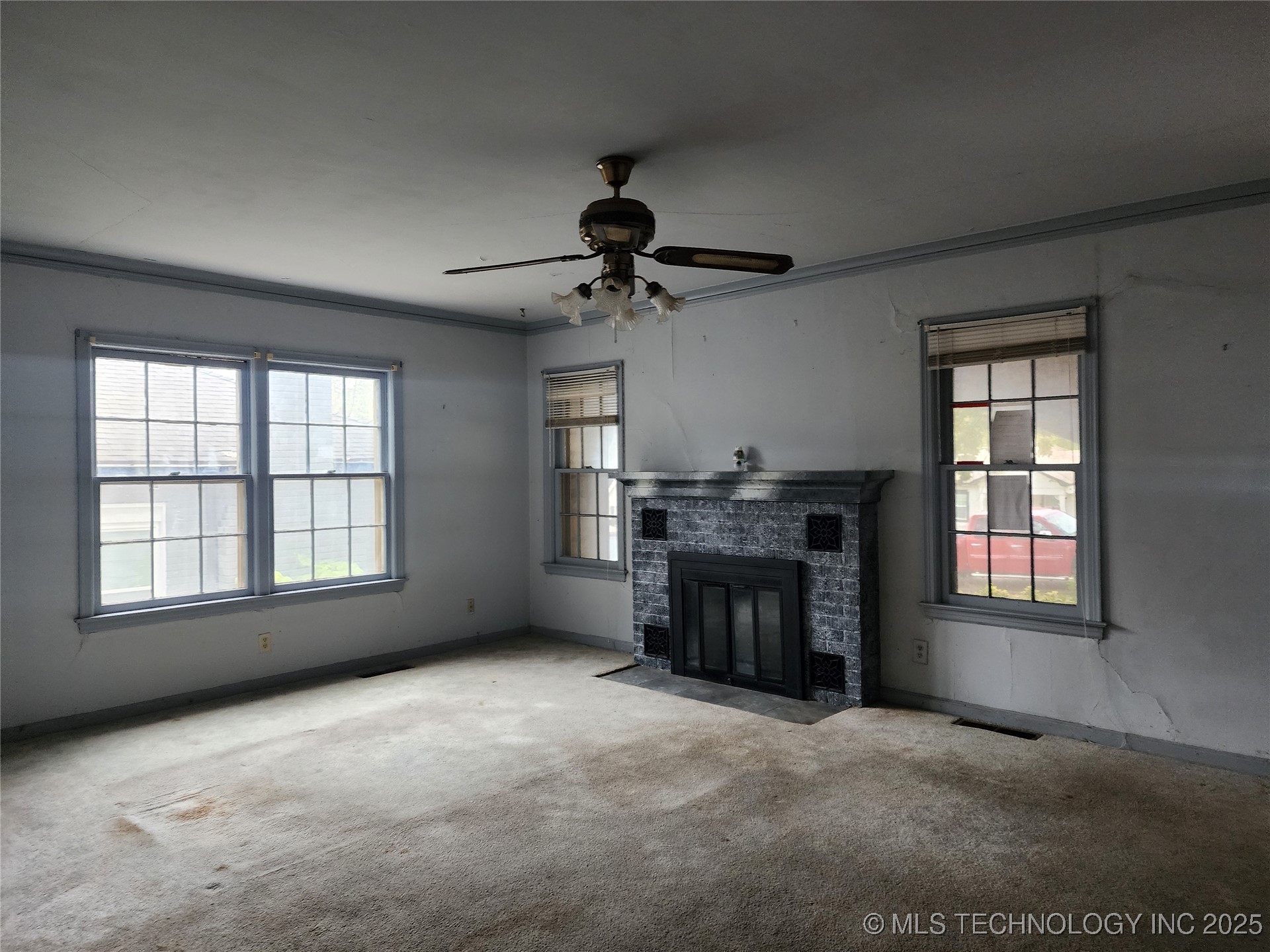 1921 W 41st Street Property Photo 8