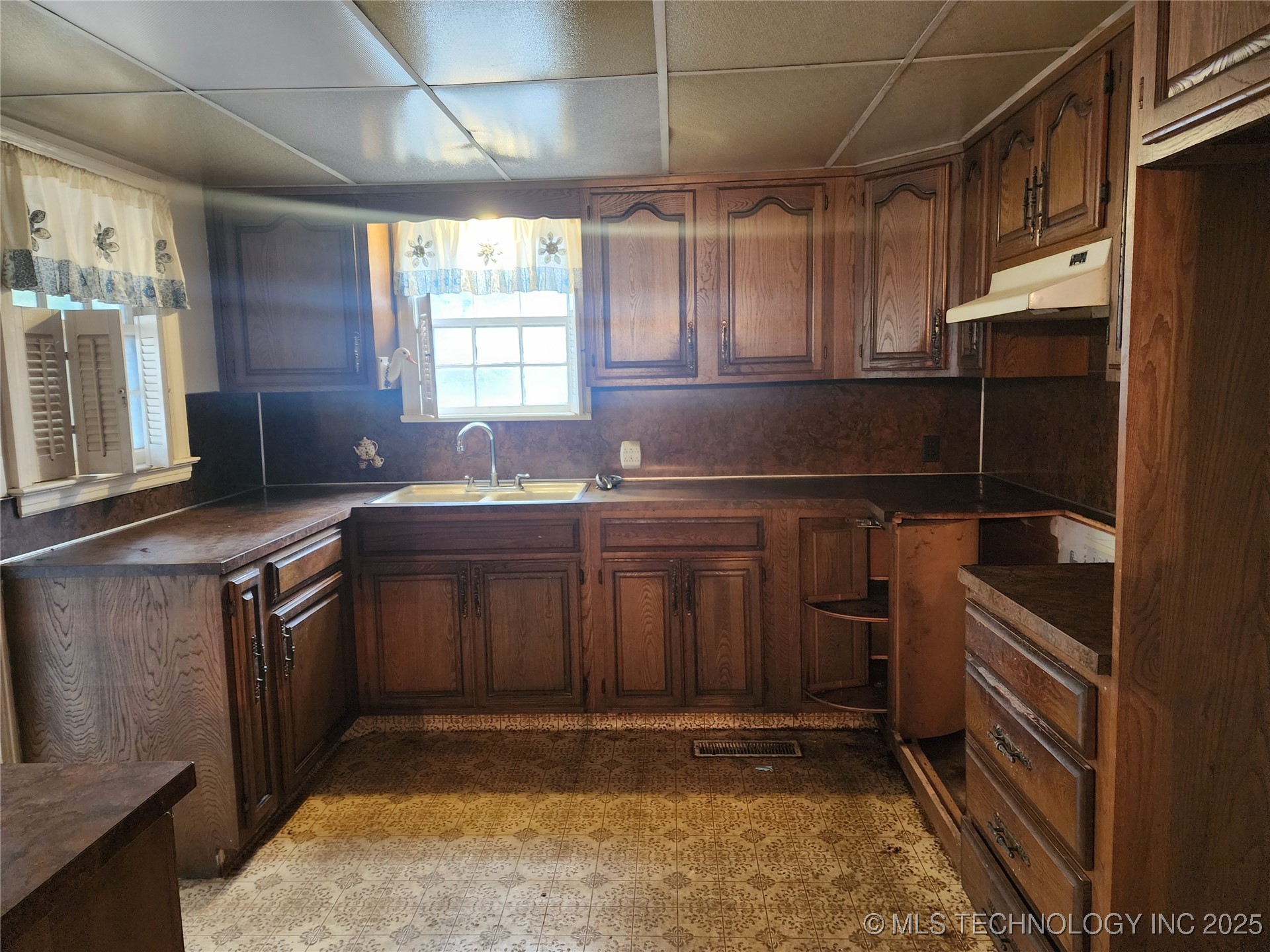 1921 W 41st Street Property Photo 12