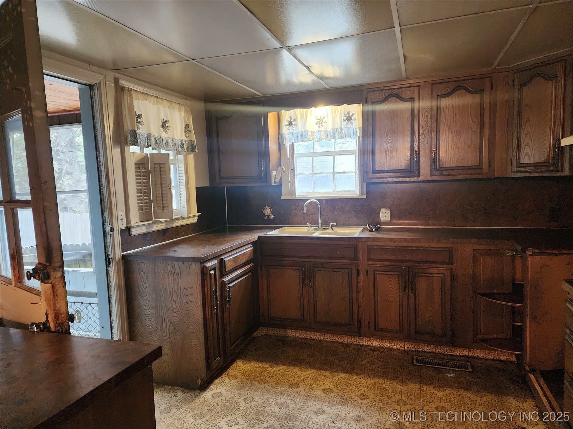 1921 W 41st Street Property Photo 13