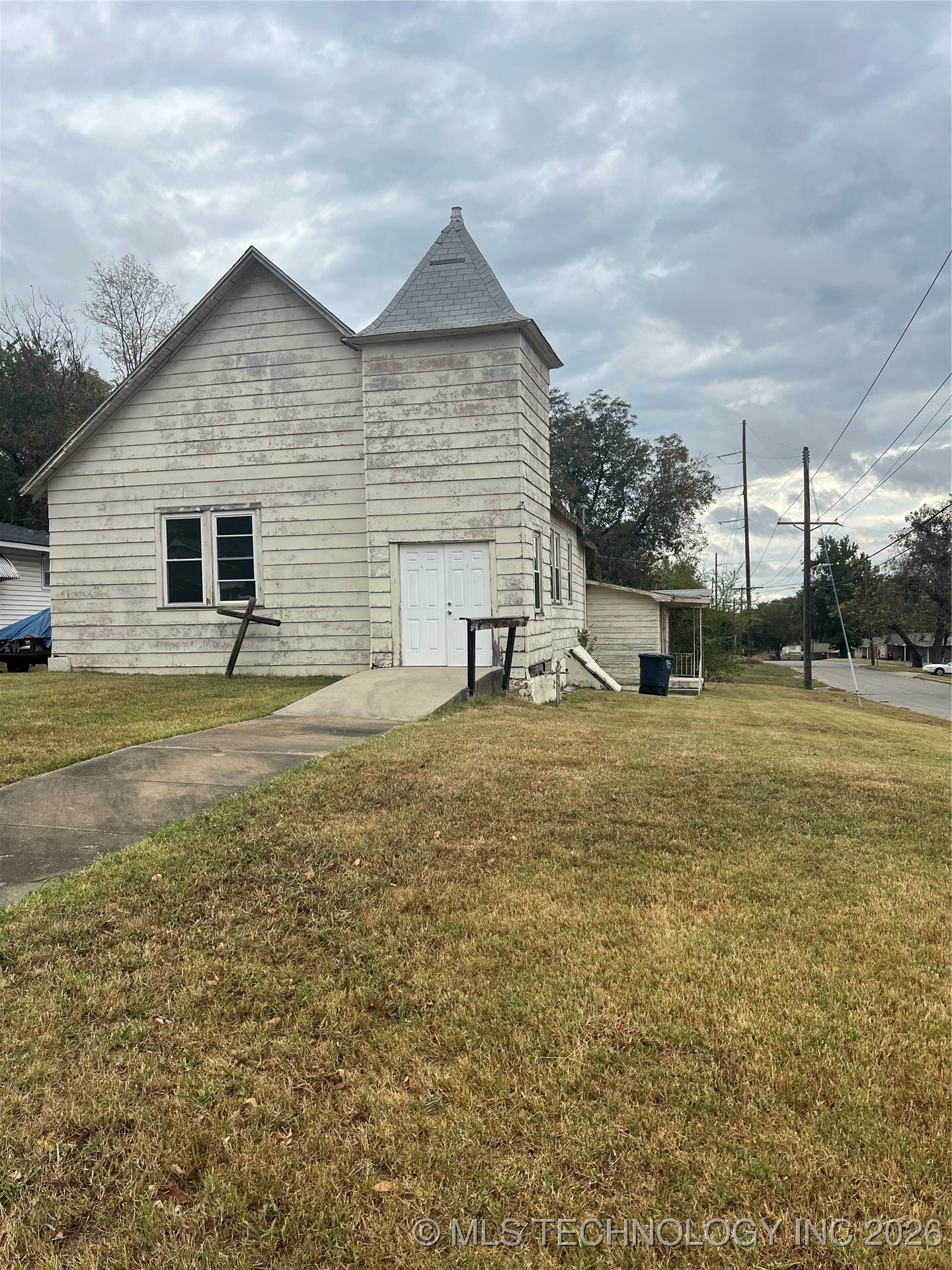 717 S Bell Avenue Property Photo 1