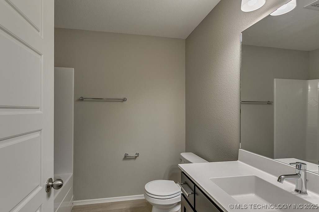 3205 E 147th Place S Property Photo 4