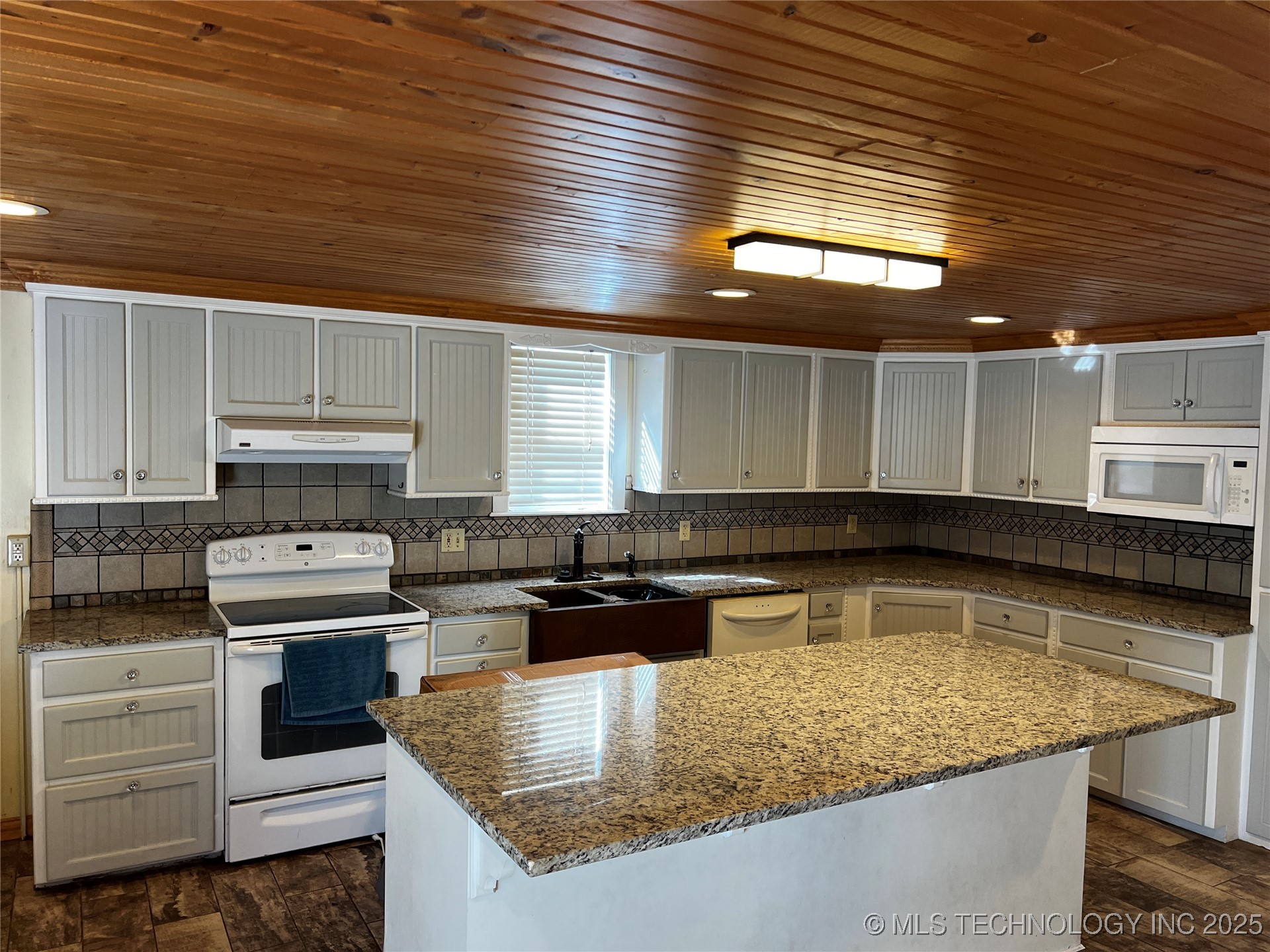 311 E A Street Property Photo 6