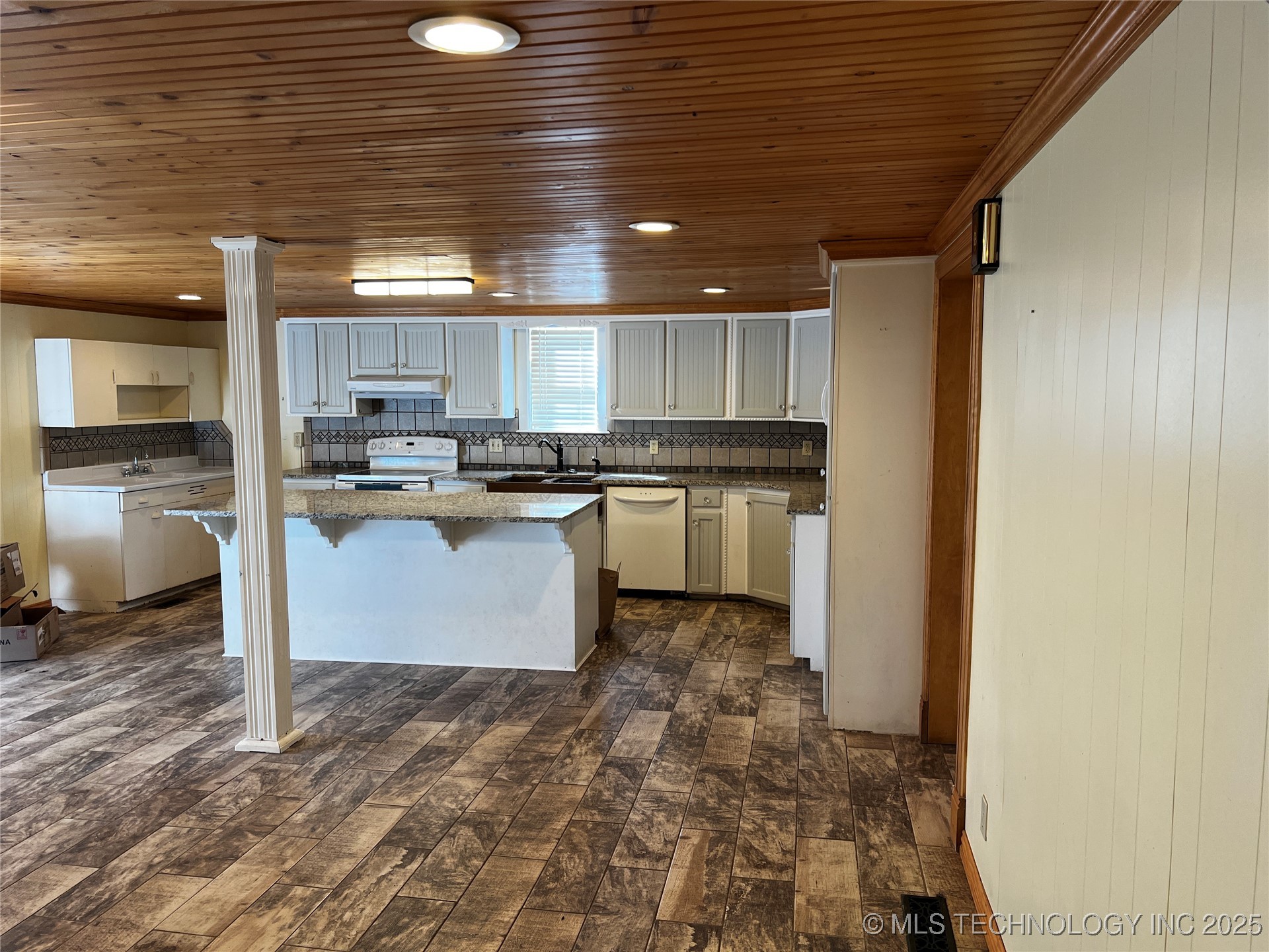 311 E A Street Property Photo 7