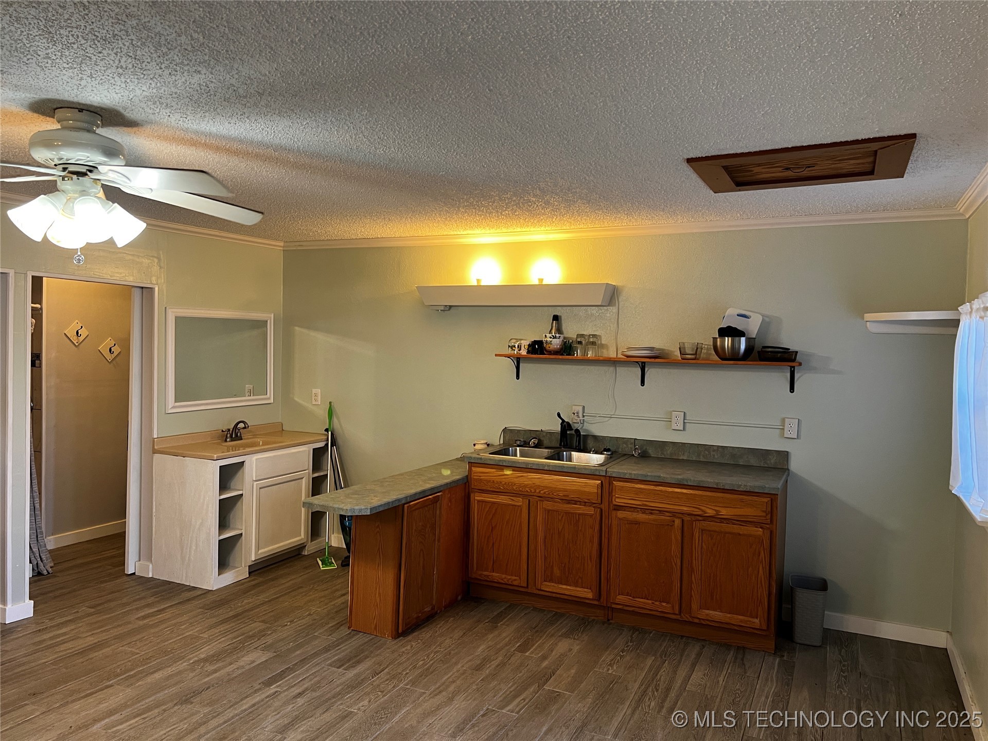 311 E A Street Property Photo 8