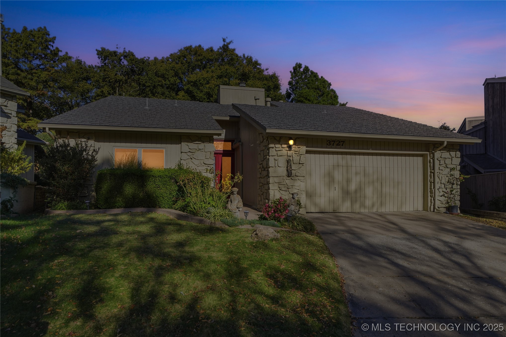 3727 E 64th Pl Place Property Photo 2