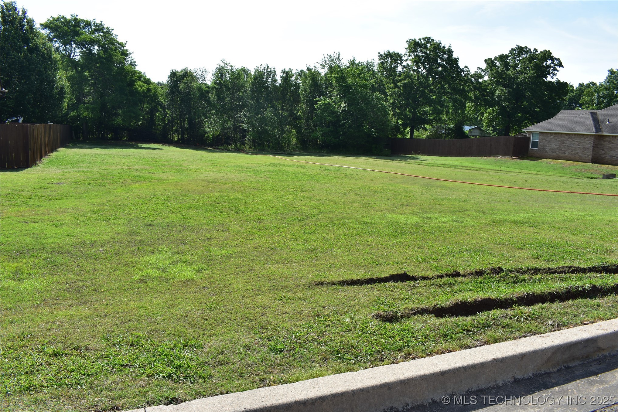 2552 Amber Way Property Photo 2