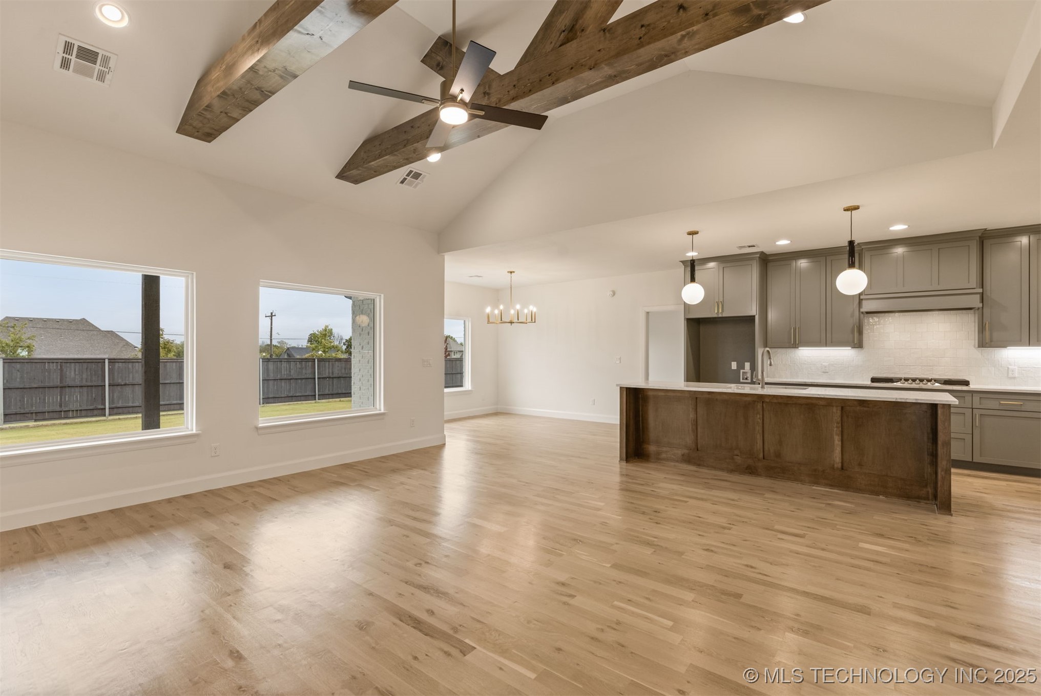 13647 S 21st Place E Property Photo 6