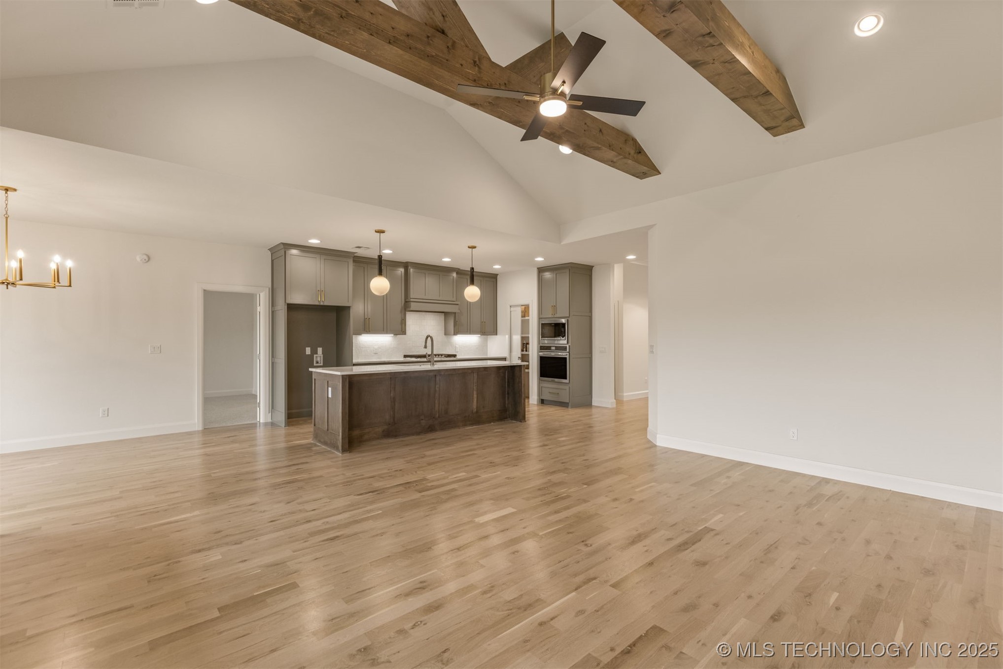 13647 S 21st Place E Property Photo 7