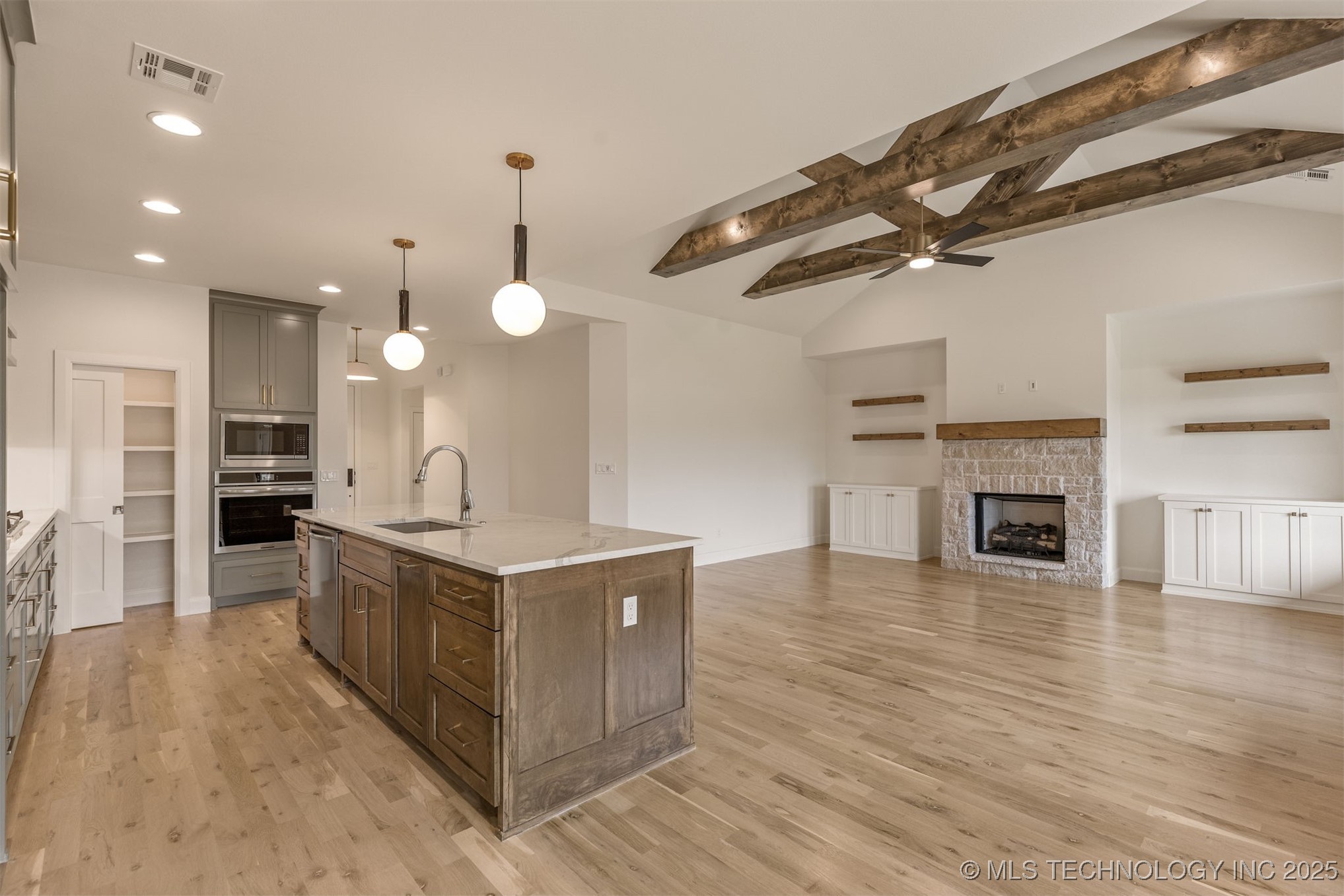 13647 S 21st Place E Property Photo 16