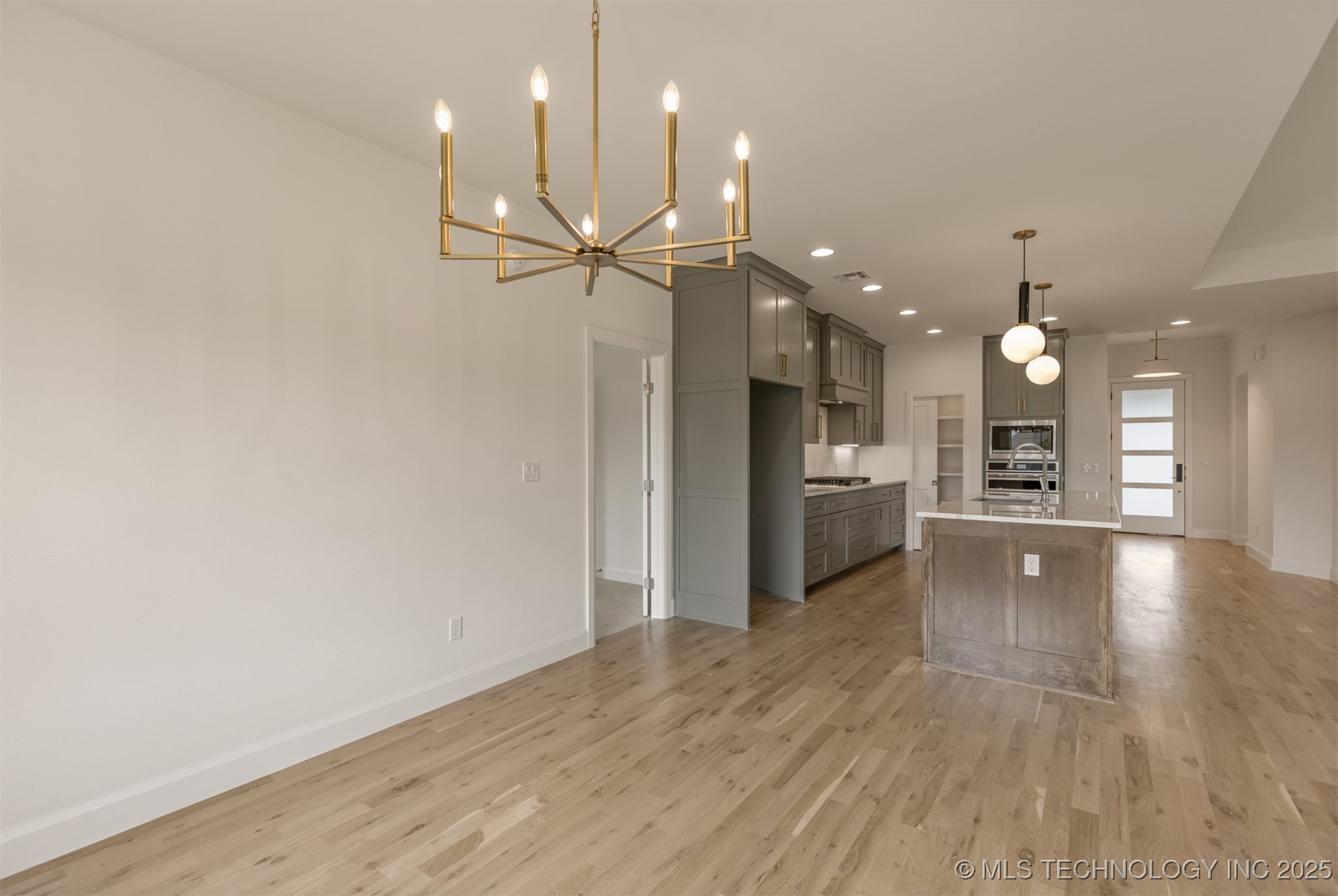 13647 S 21st Place E Property Photo 17