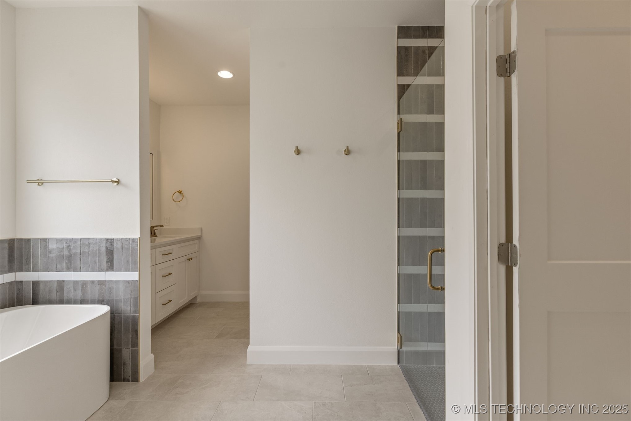 13647 S 21st Place E Property Photo 23