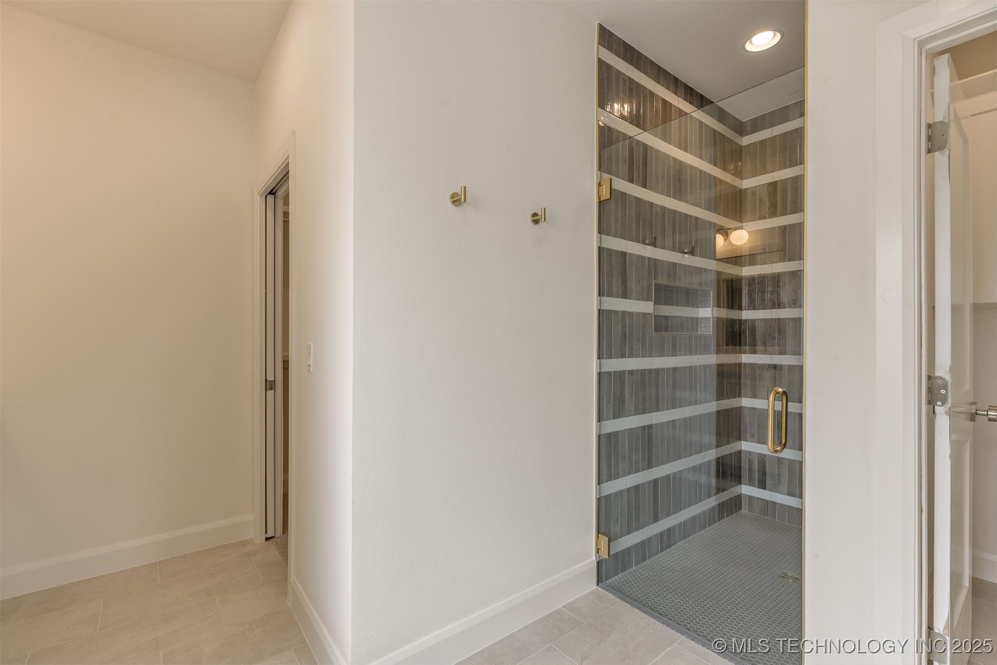 13647 S 21st Place E Property Photo 25