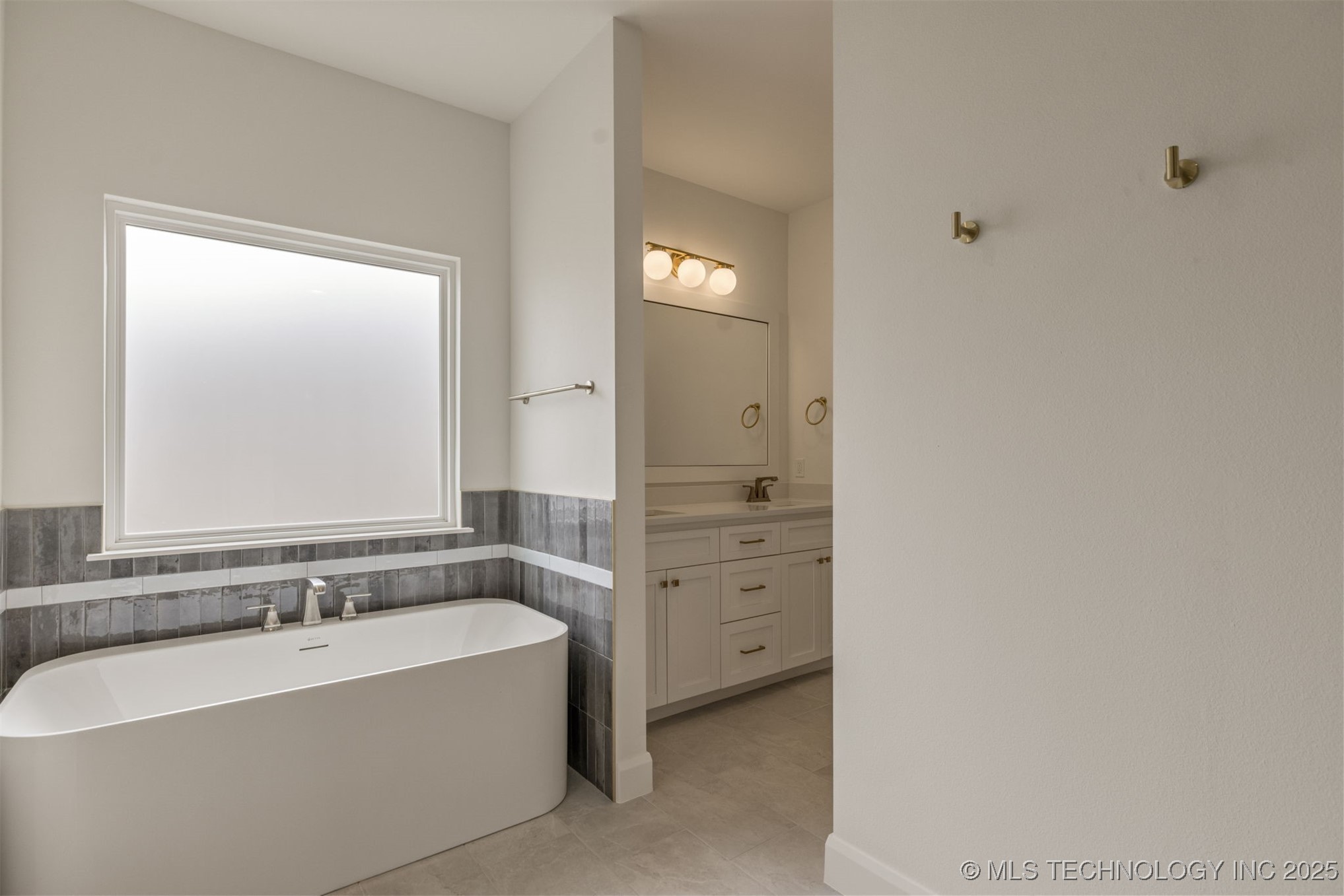 13647 S 21st Place E Property Photo 27