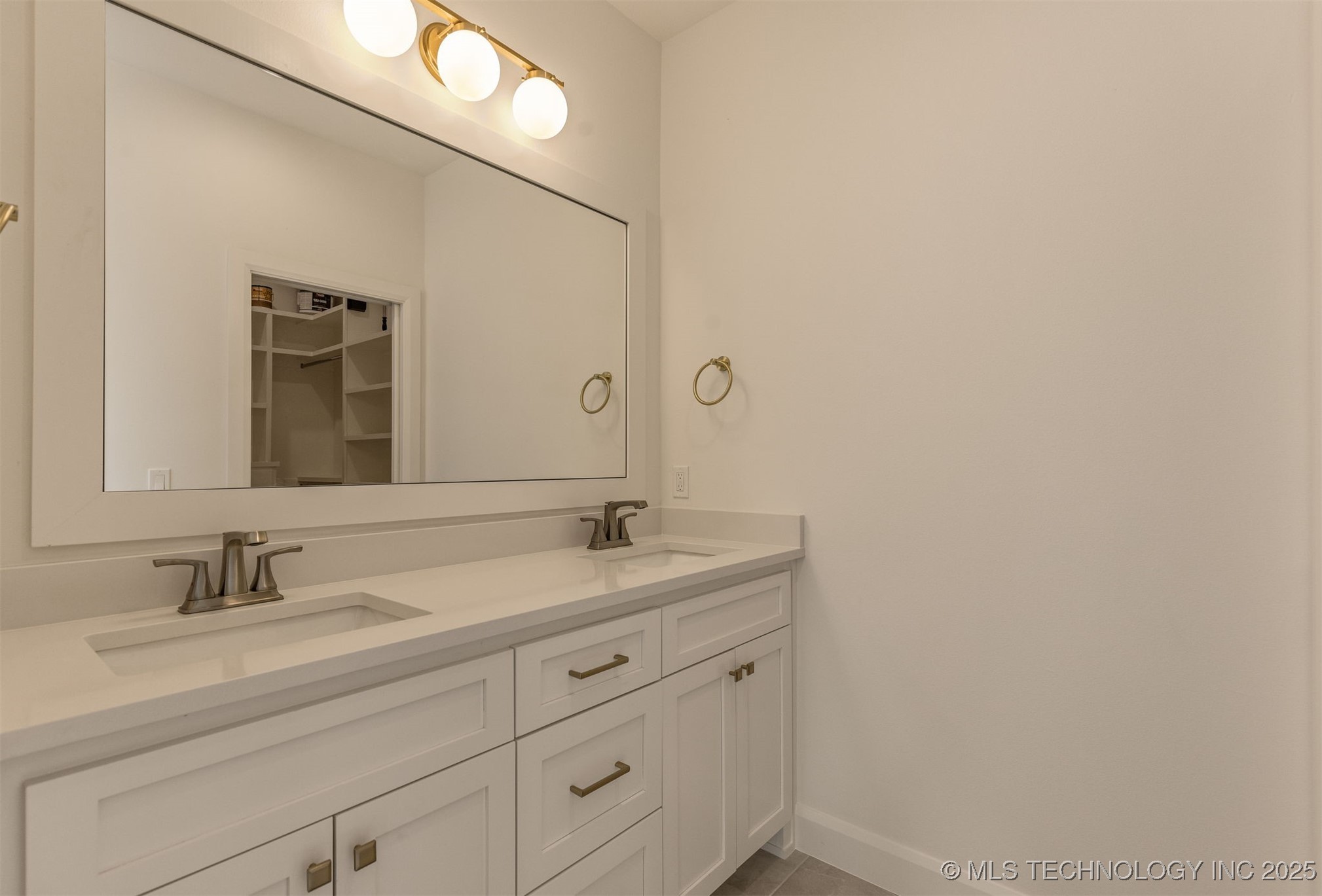 13647 S 21st Place E Property Photo 28