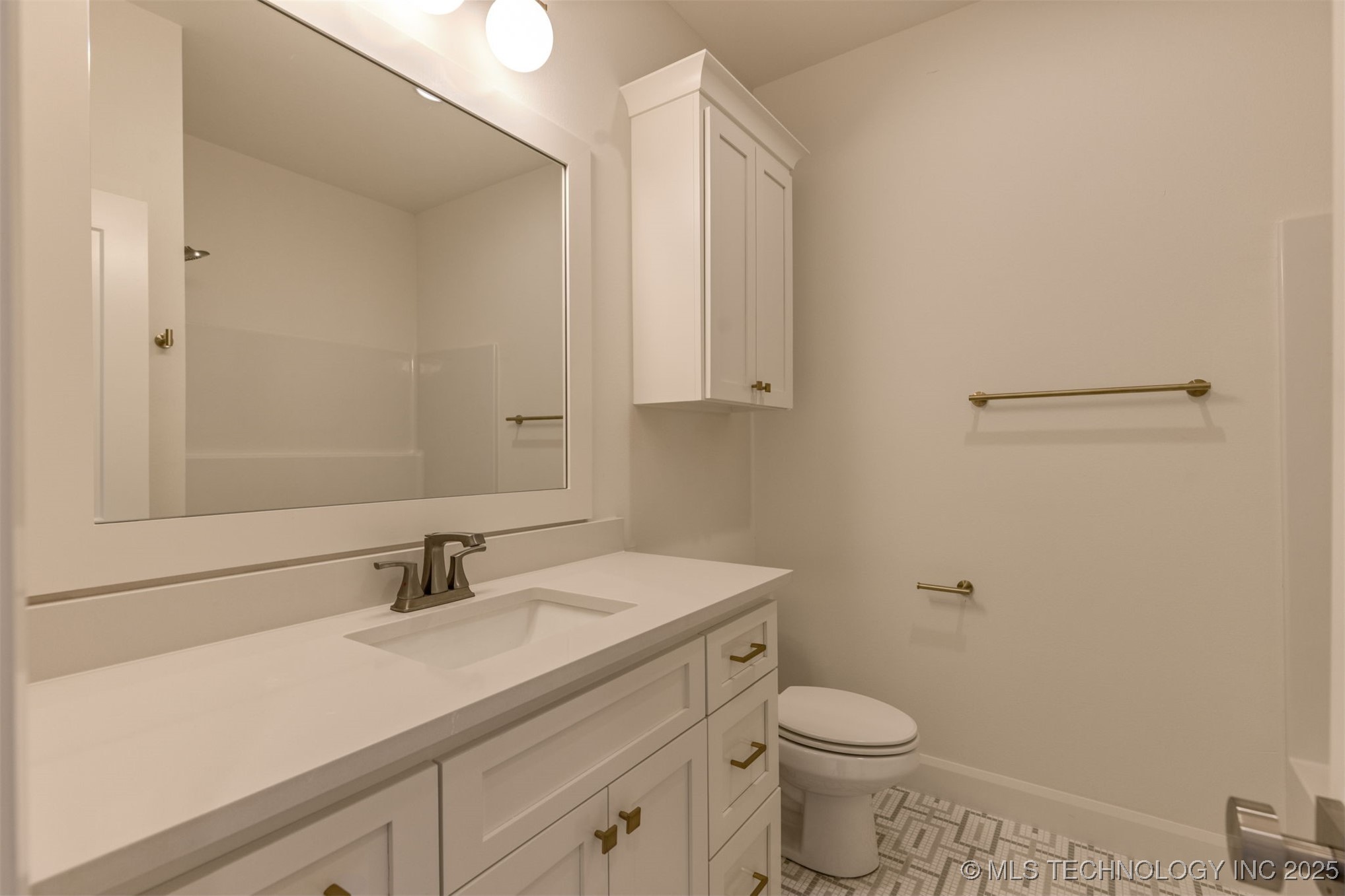 13647 S 21st Place E Property Photo 32