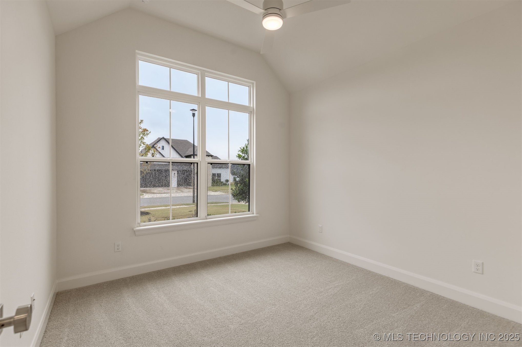 13647 S 21st Place E Property Photo 33