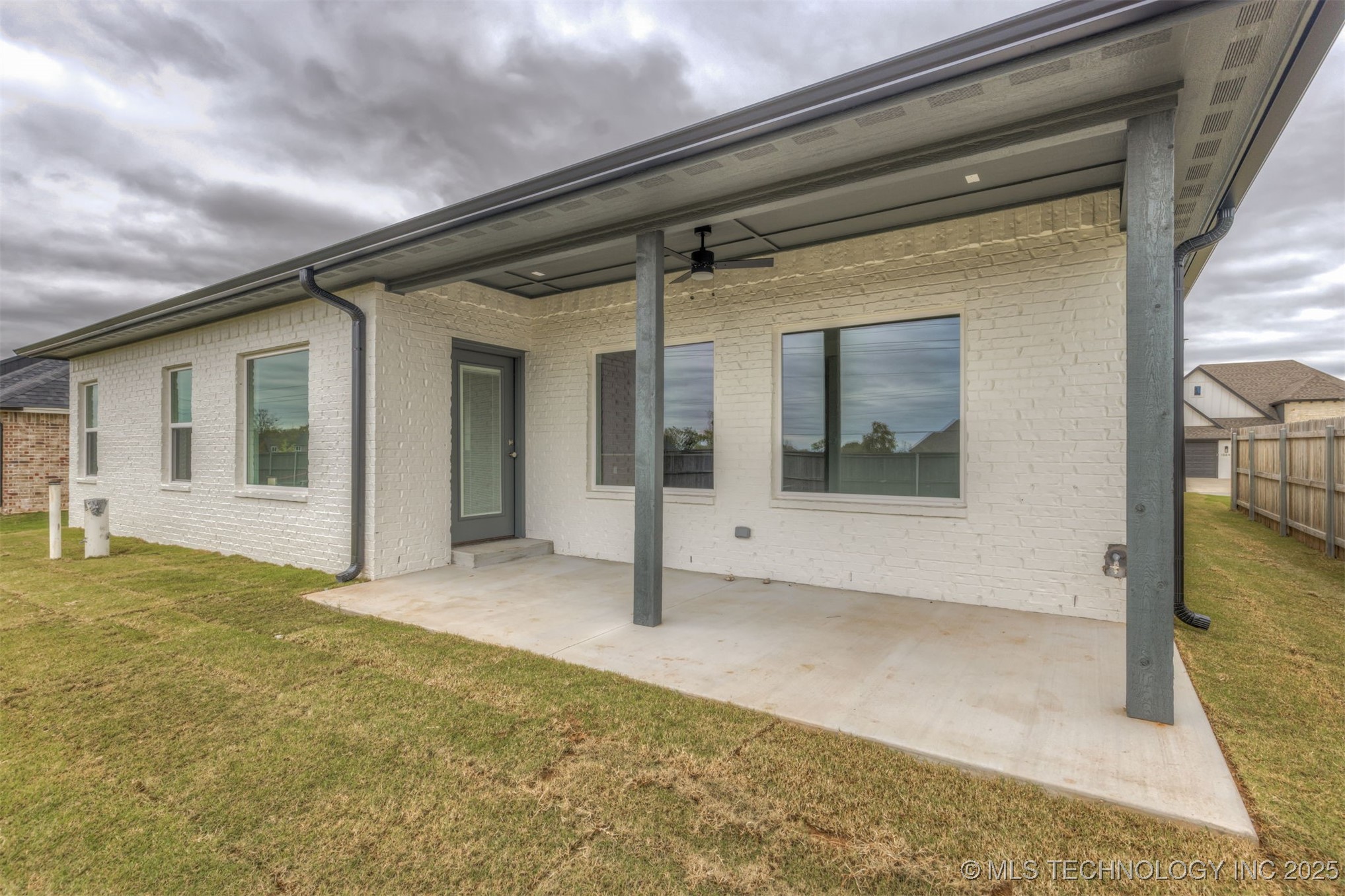 13647 S 21st Place E Property Photo 38