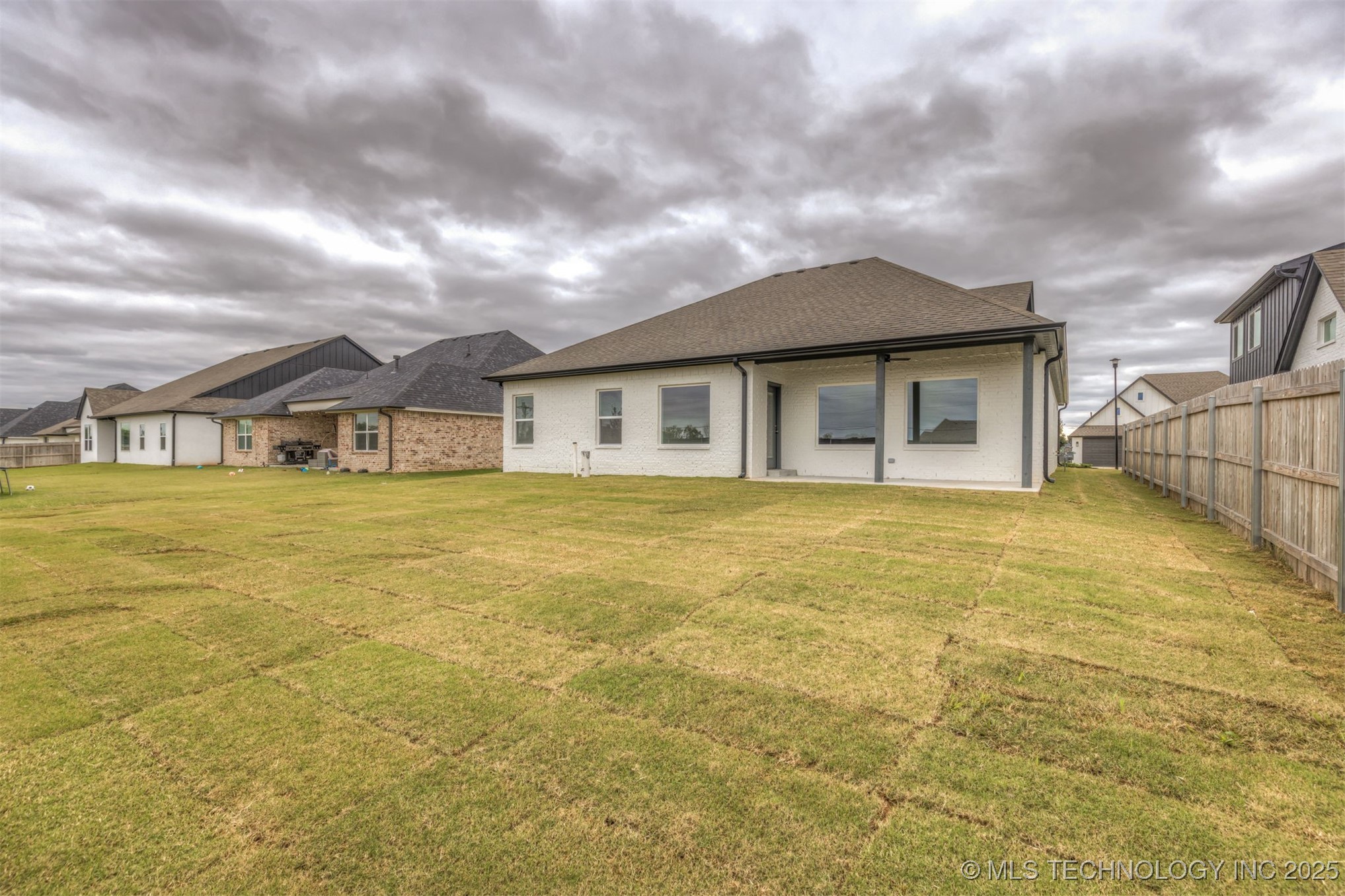 13647 S 21st Place E Property Photo 39