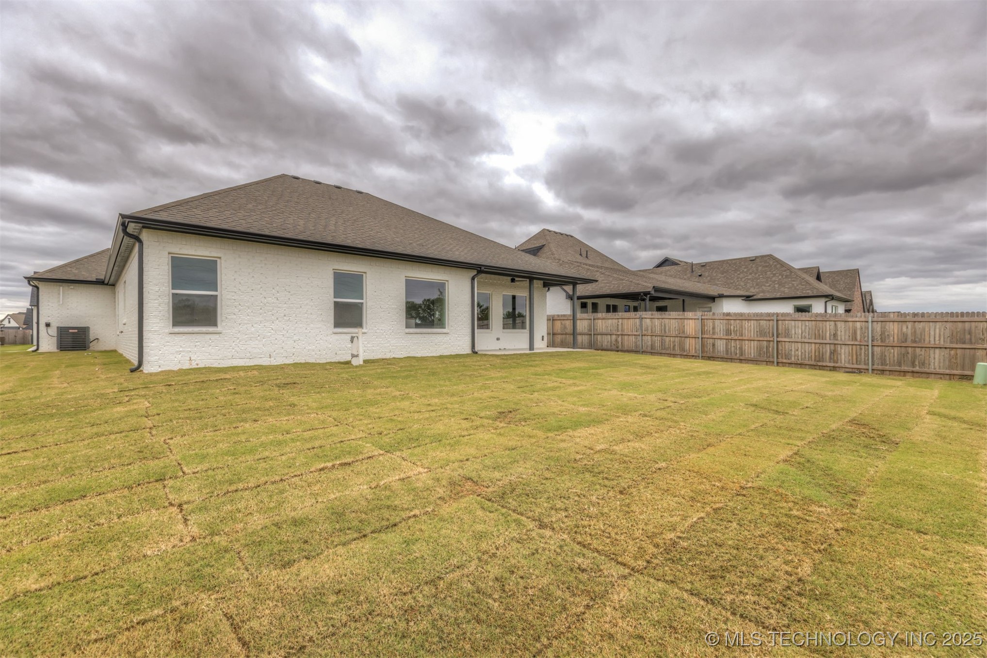 13647 S 21st Place E Property Photo 40