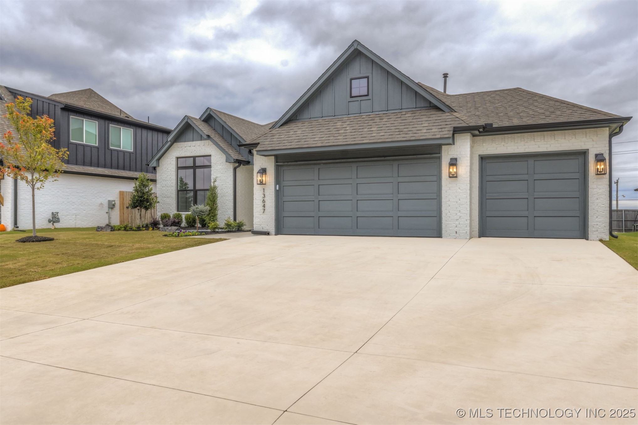 13647 S 21st Place E Property Photo 42