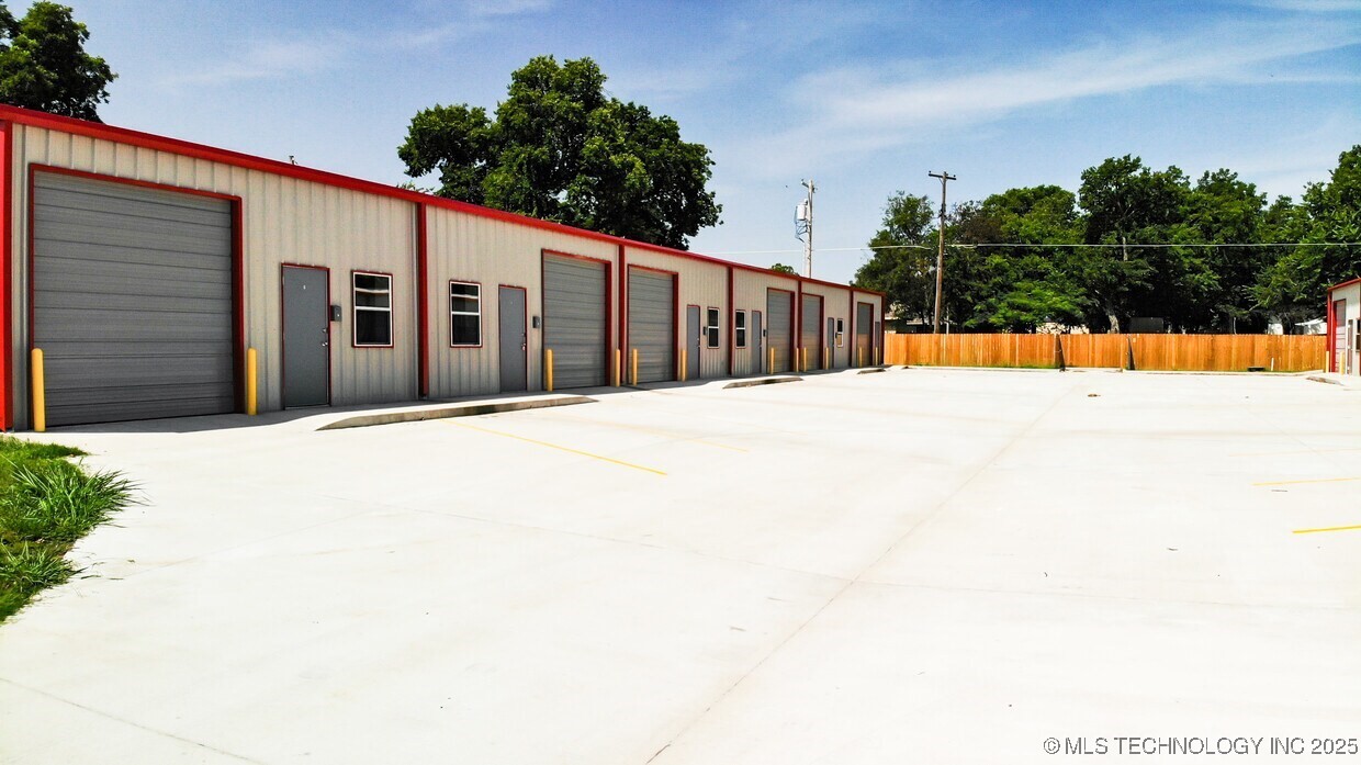 607 S Lake Murray Drive Property Photo 2