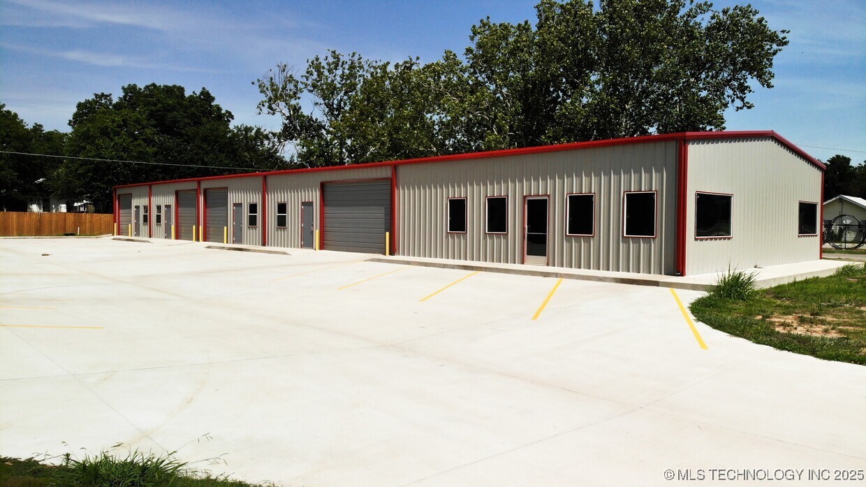 607 S Lake Murray Drive Property Photo 3