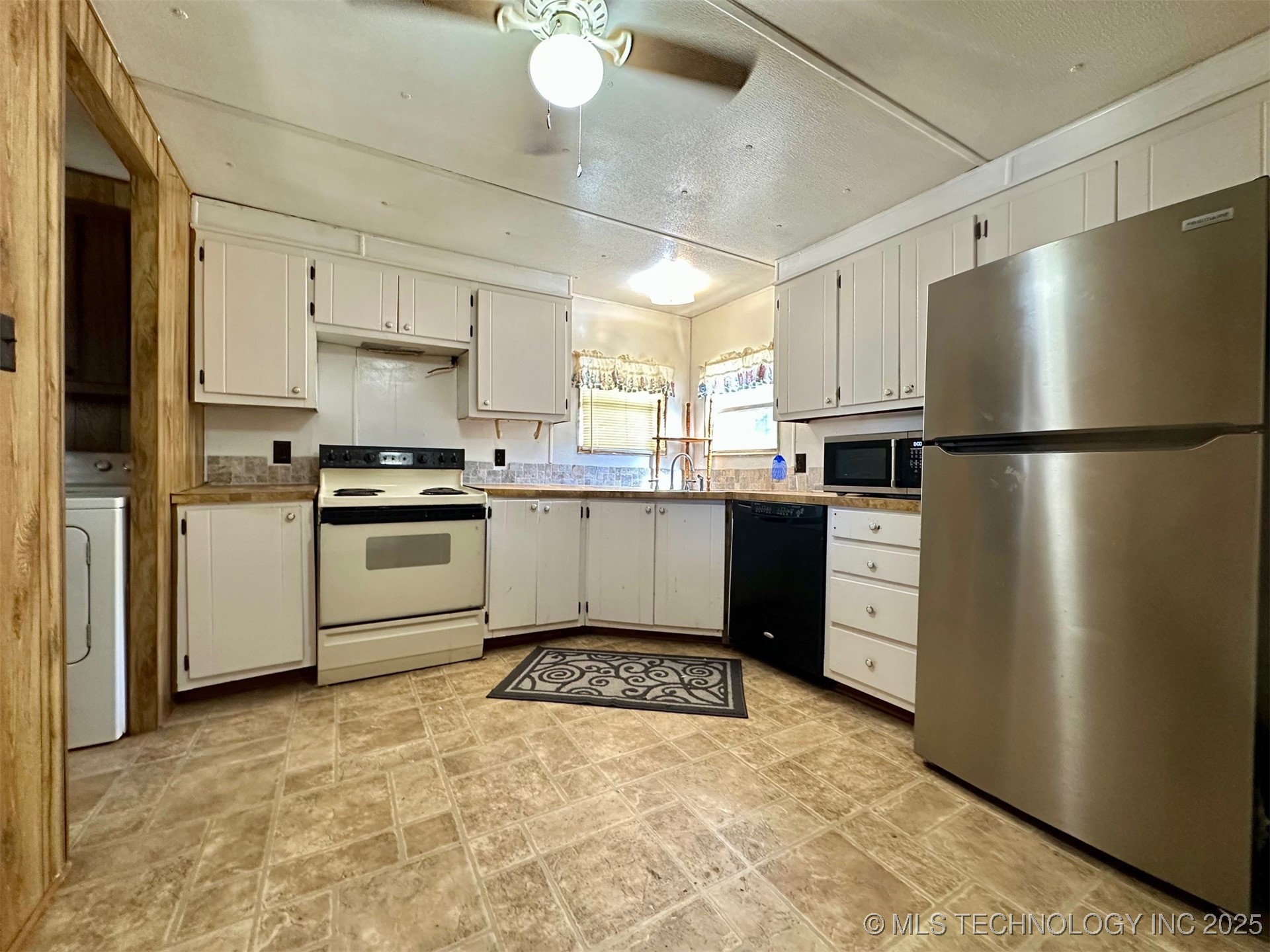 16807 Elliott Street Property Photo 3