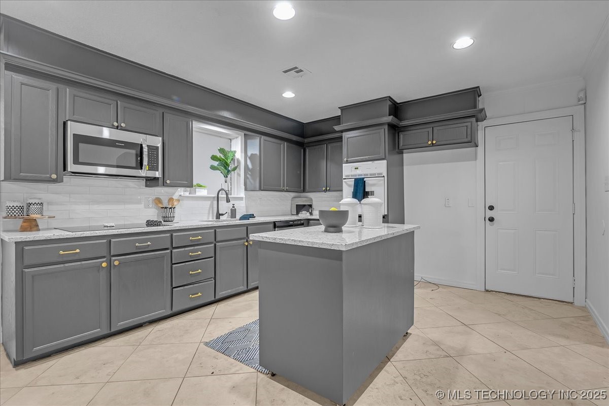 6831 W 34th Place Property Photo 10