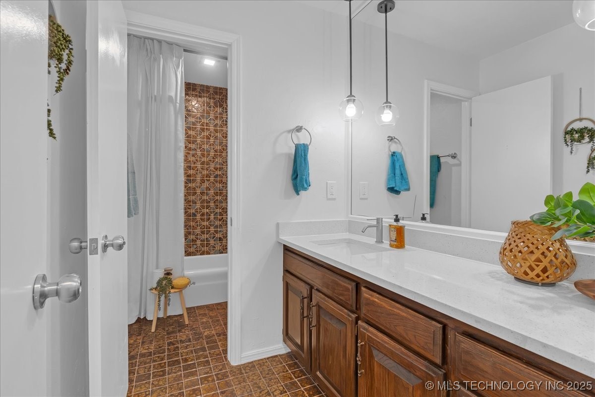 6314 S 70th East Avenue Property Photo 6