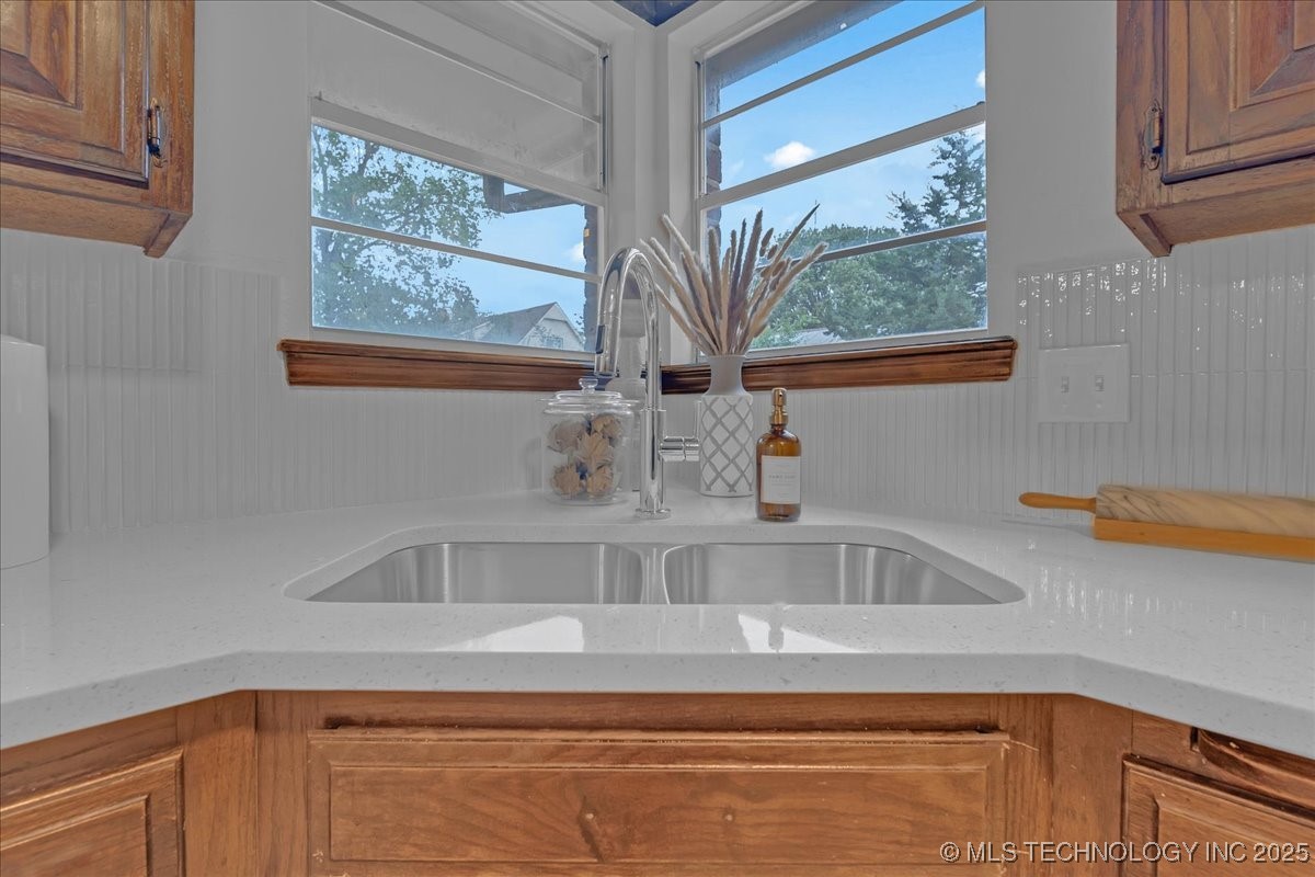 6314 S 70th East Avenue Property Photo 32