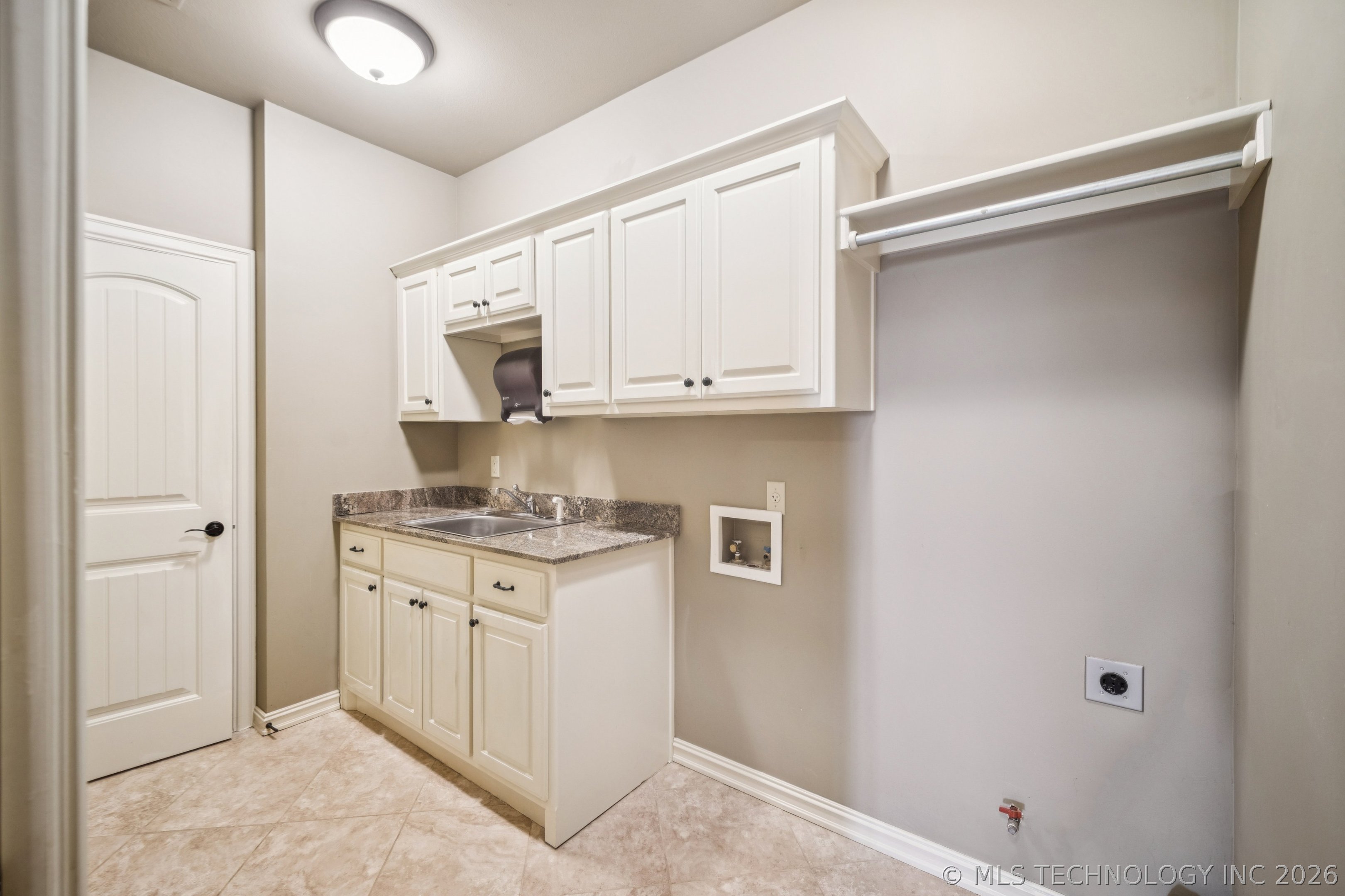 2609 E 138th Street S Property Photo 46