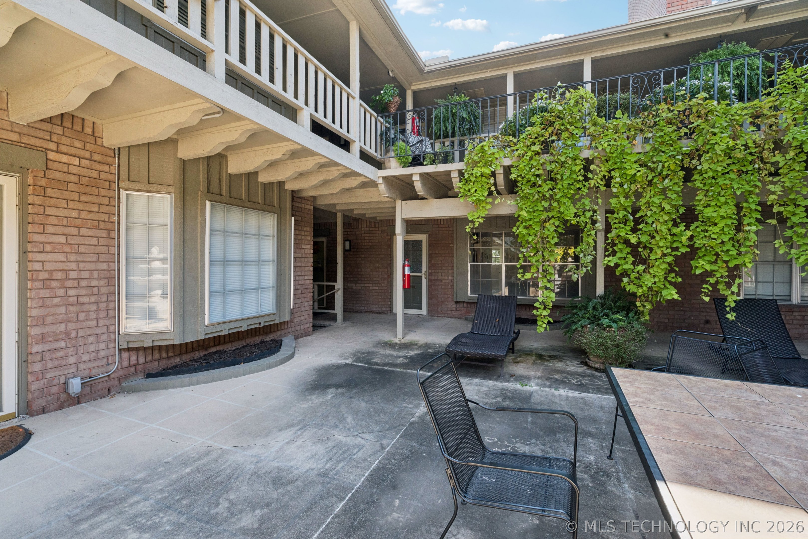 4517 S Peoria Avenue 10 Property Photo 4