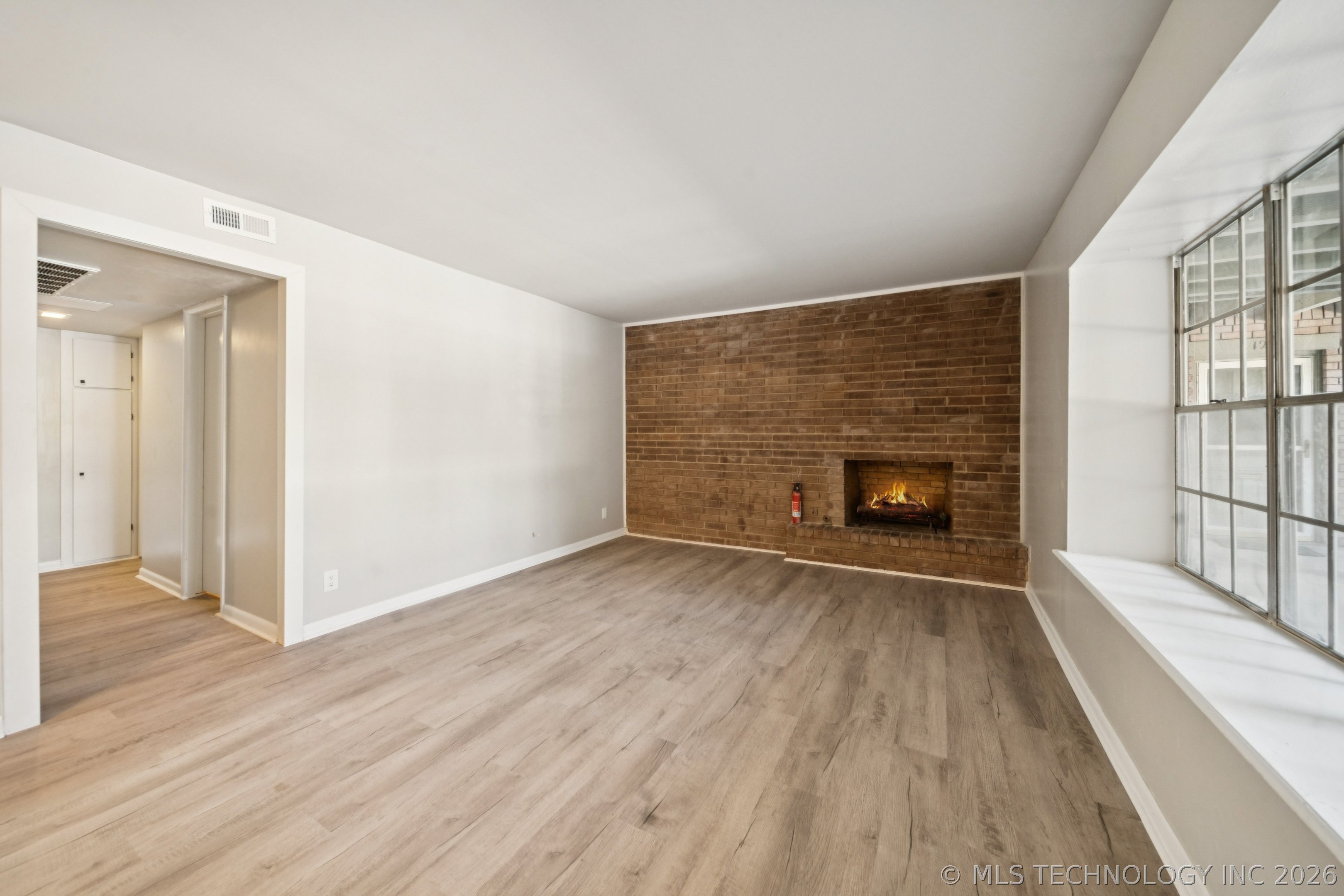 4517 S Peoria Avenue 10 Property Photo 8