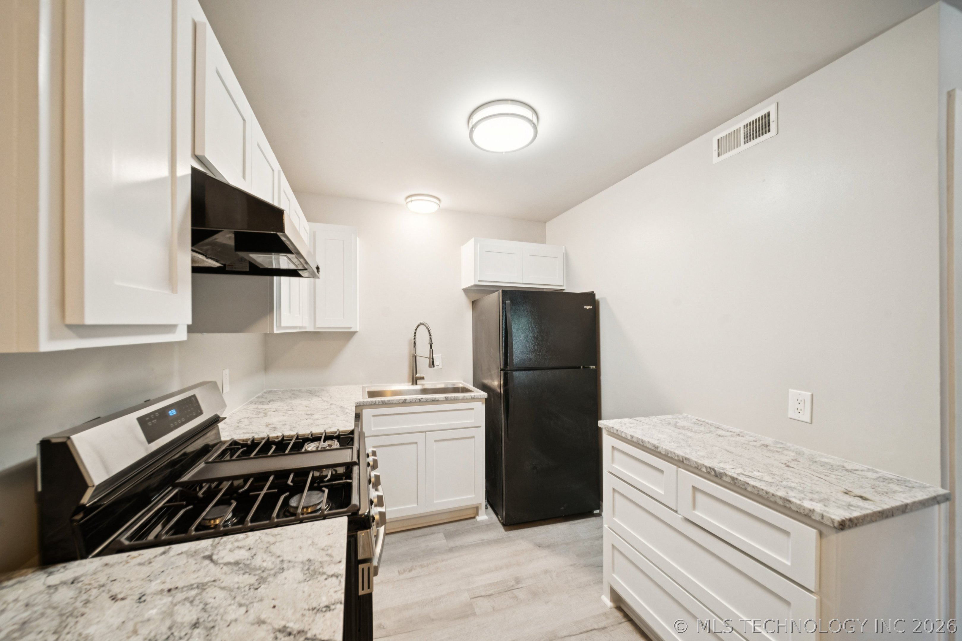 4517 S Peoria Avenue 10 Property Photo 17