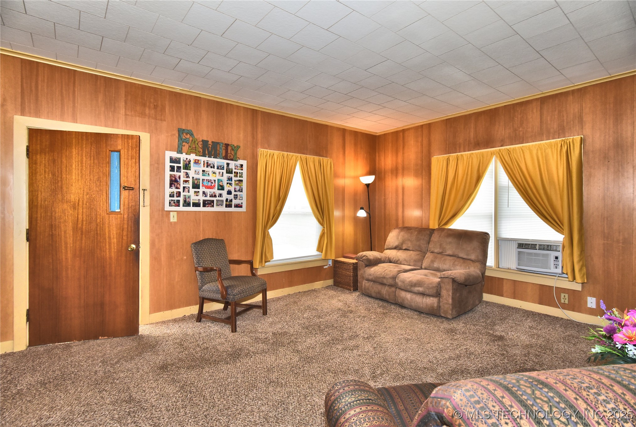 807 S Price Avenue Property Photo 3