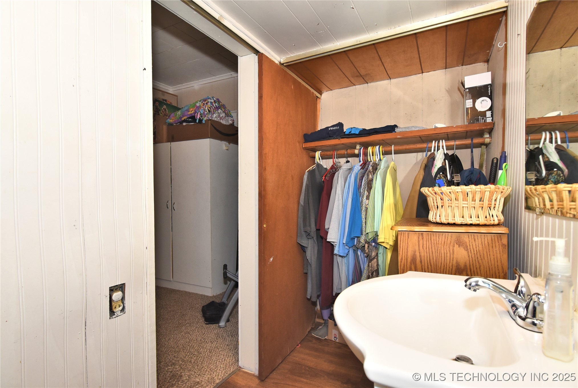 807 S Price Avenue Property Photo 9