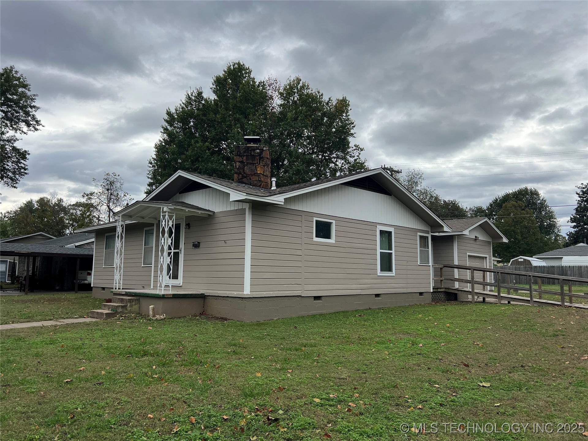 606 N B Avenue Property Photo 2