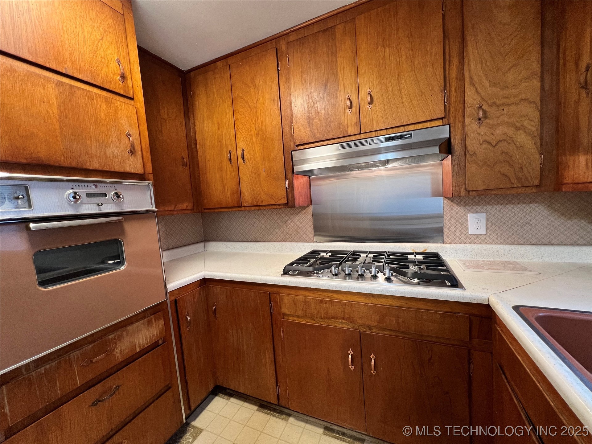 606 N B Avenue Property Photo 6