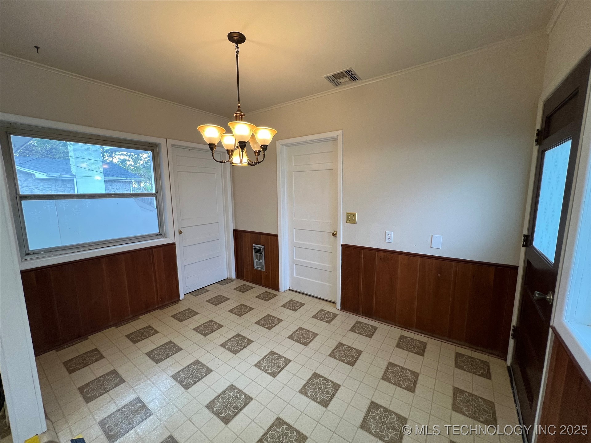 606 N B Avenue Property Photo 8