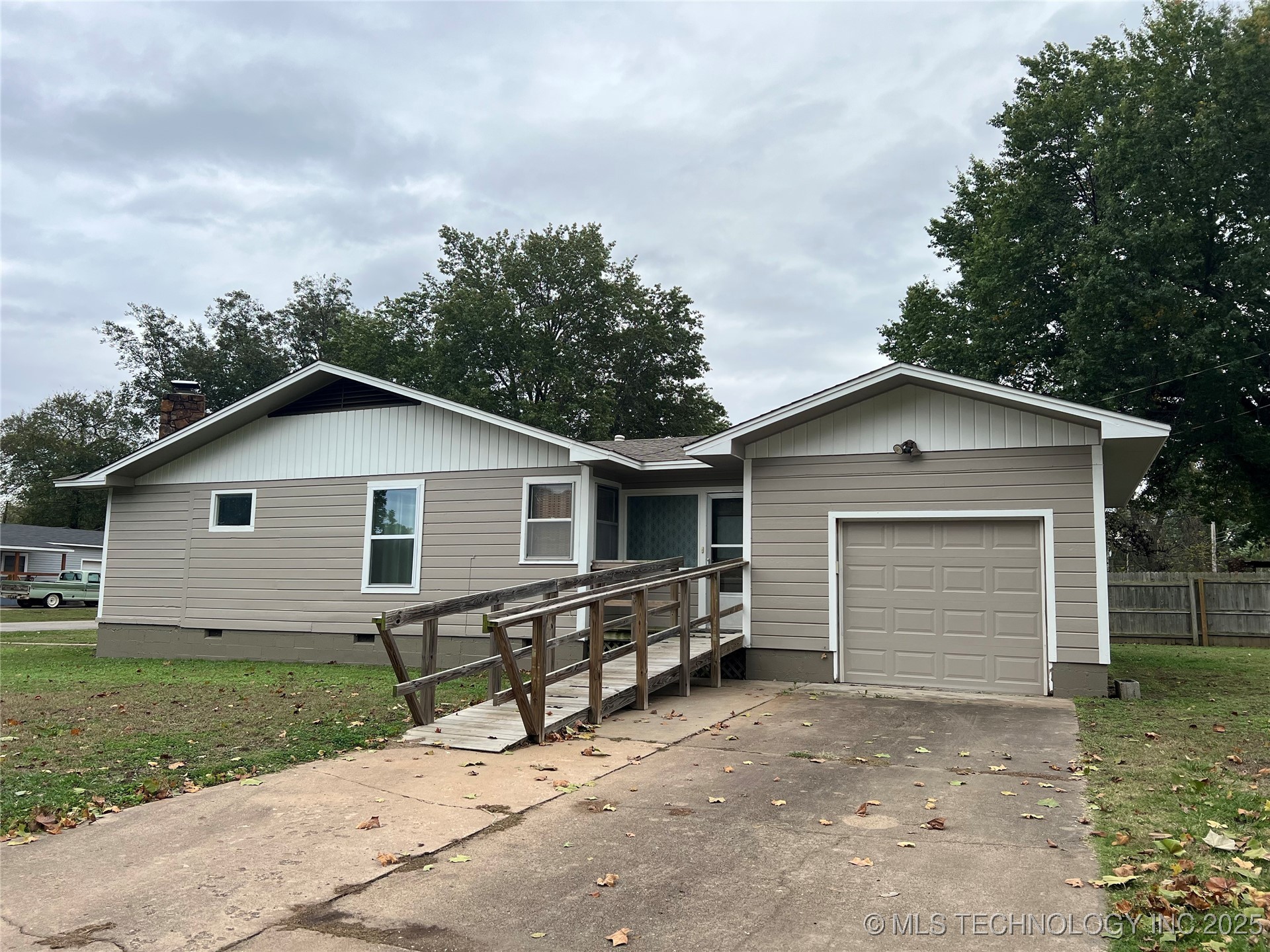 606 N B Avenue Property Photo 17