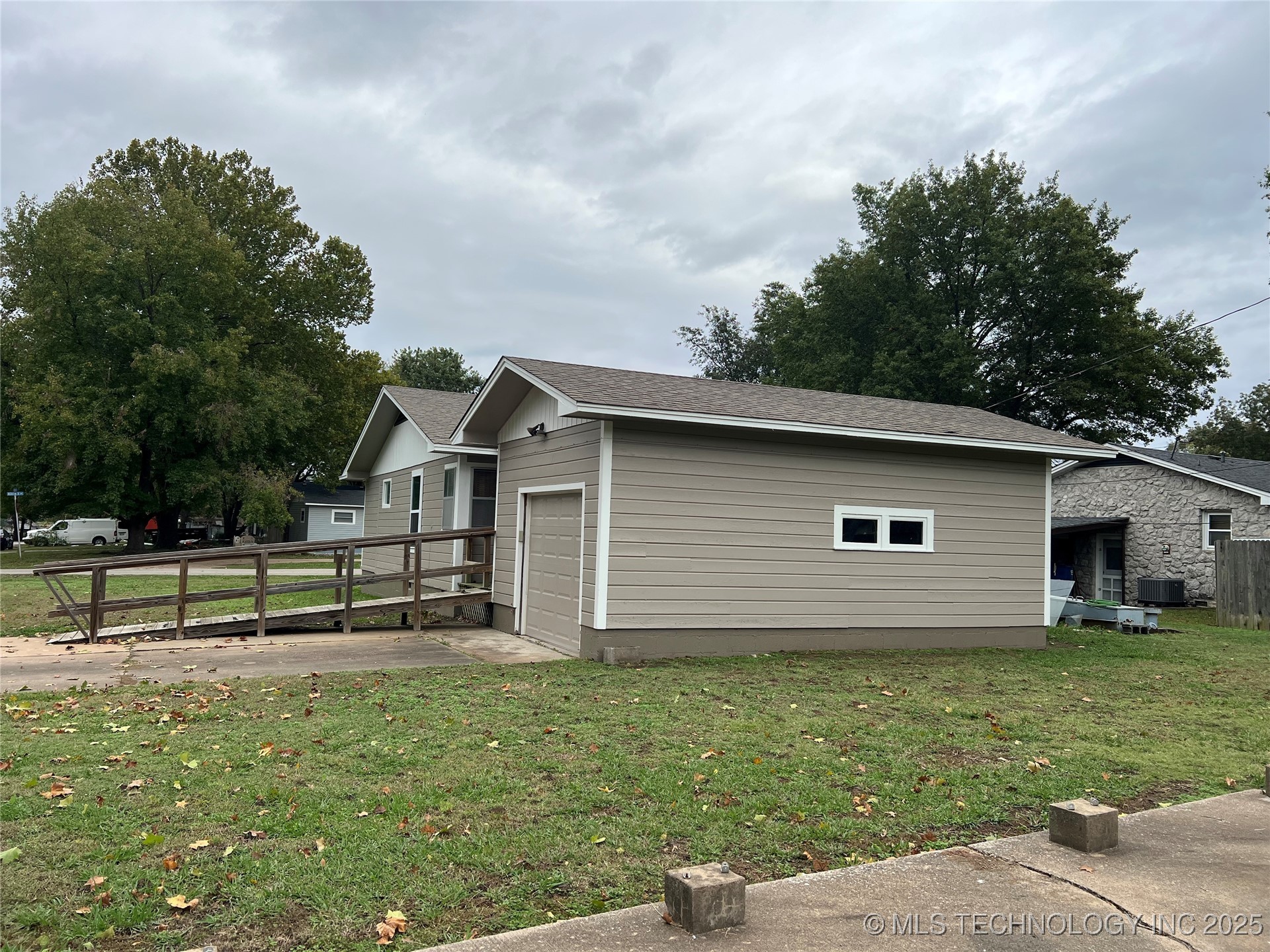 606 N B Avenue Property Photo 18