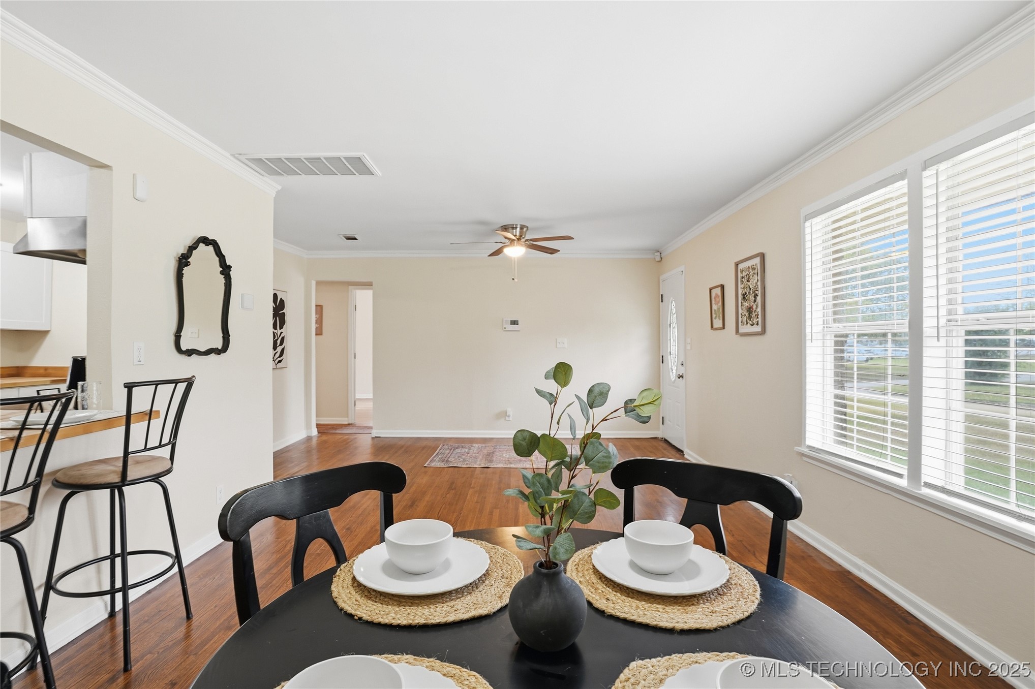 725 S Lakewood Avenue Property Photo 5