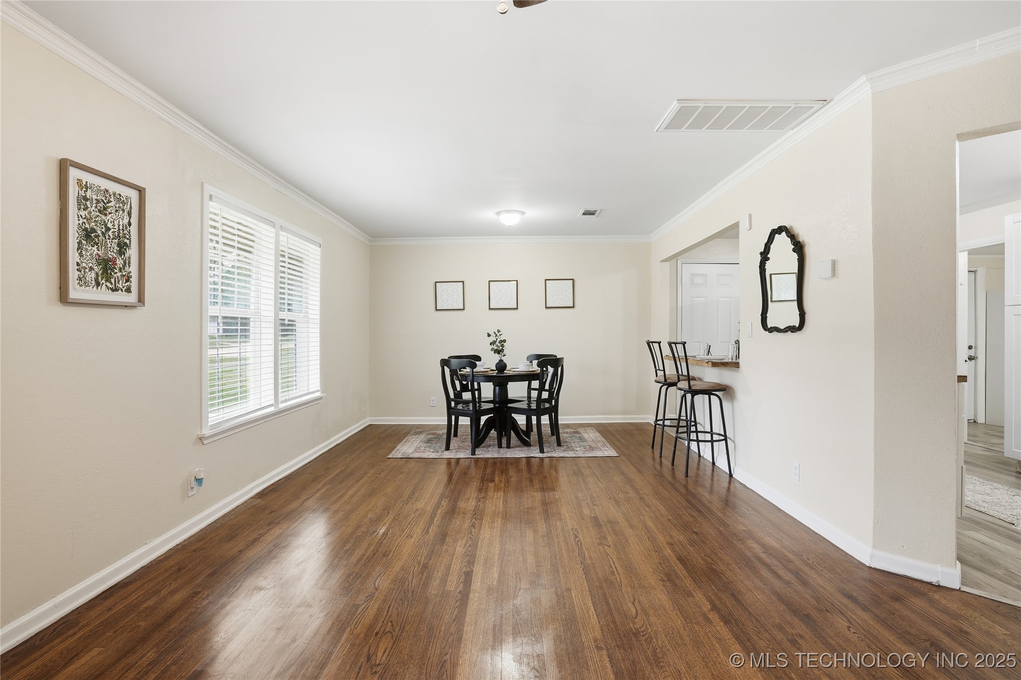 725 S Lakewood Avenue Property Photo 6